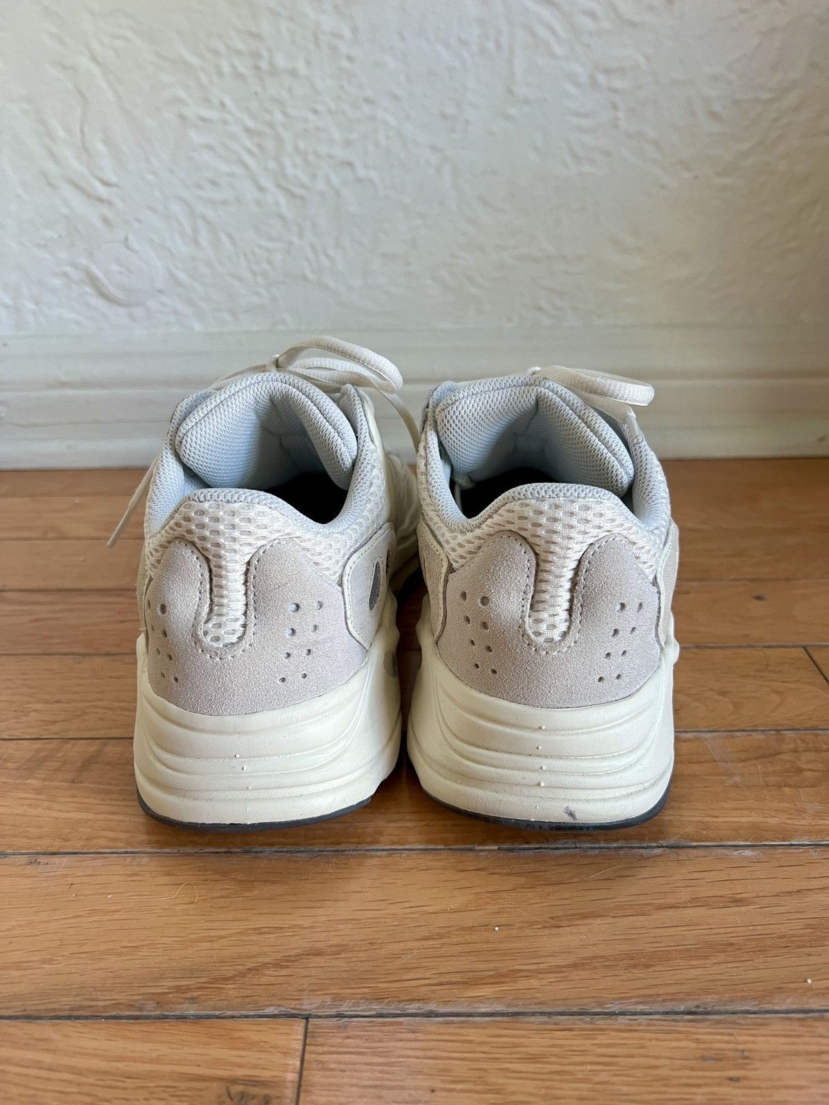 Adidas × Yeezy Yeezy Boost 700 Size US 7.5 / EU 40-41 - 4 Thumbnail