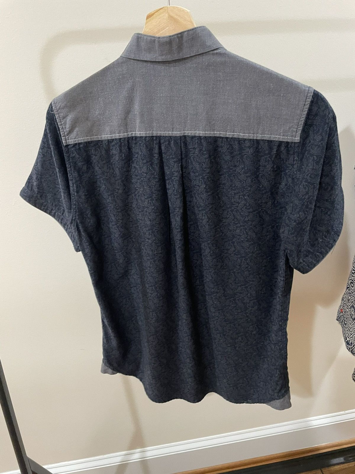 Descendant of Thieves Short sleeve button-up Size US S / EU 44-46 / 1 - 2 Thumbnail