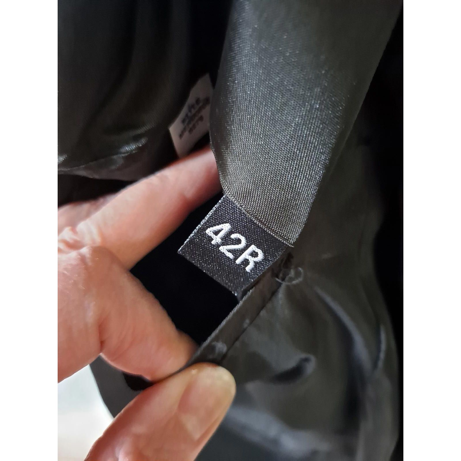 Other Claiborne Made in Italy Black Suit Jacket Size 42R Size 42R - 6 Thumbnail