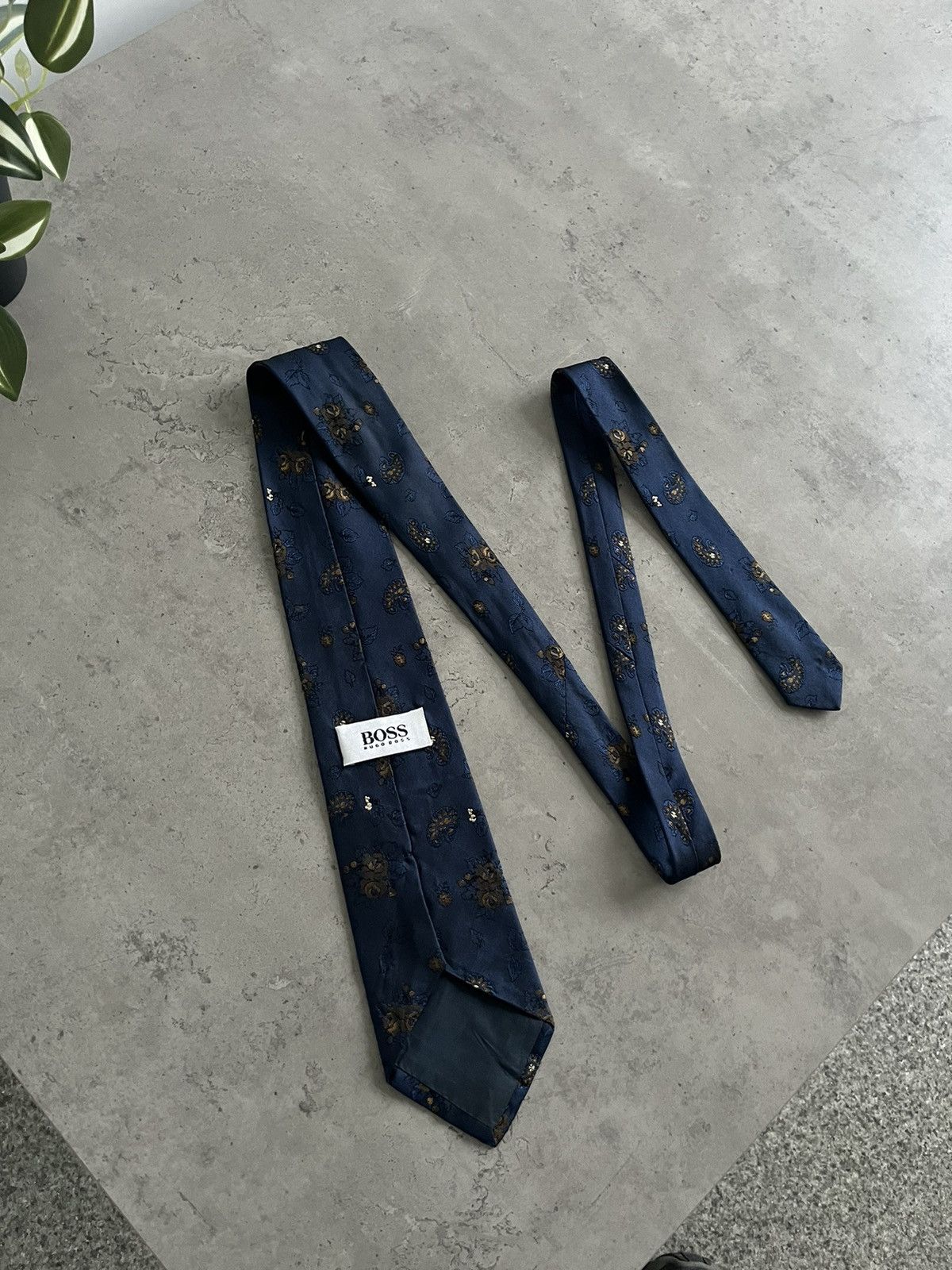 Hugo × Hugo Boss Vintage Hugo Boss Made in Italy 100% Silk Size ONE SIZE - 1 Thumbnail