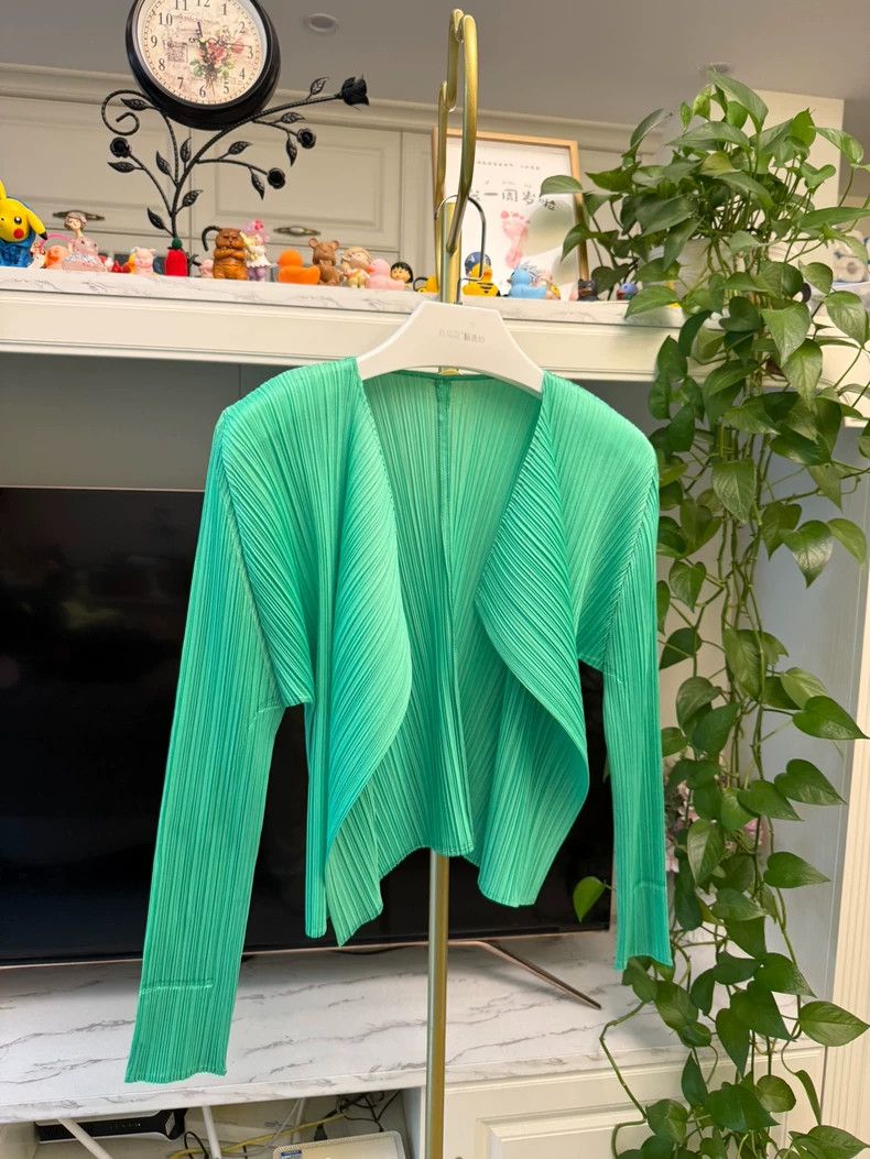 Issey Miyake Issey Miyake size:3 Apple green pleated cardigan Size XS / US 0-2 / IT 36-38 - 2 Thumbnail