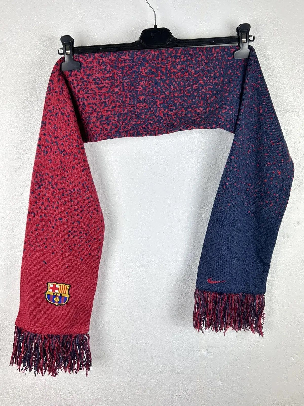Nike Vintage Nike FCB Barca Soccer Football Fanwear Scarf Muffler Size ONE SIZE - 1 Thumbnail