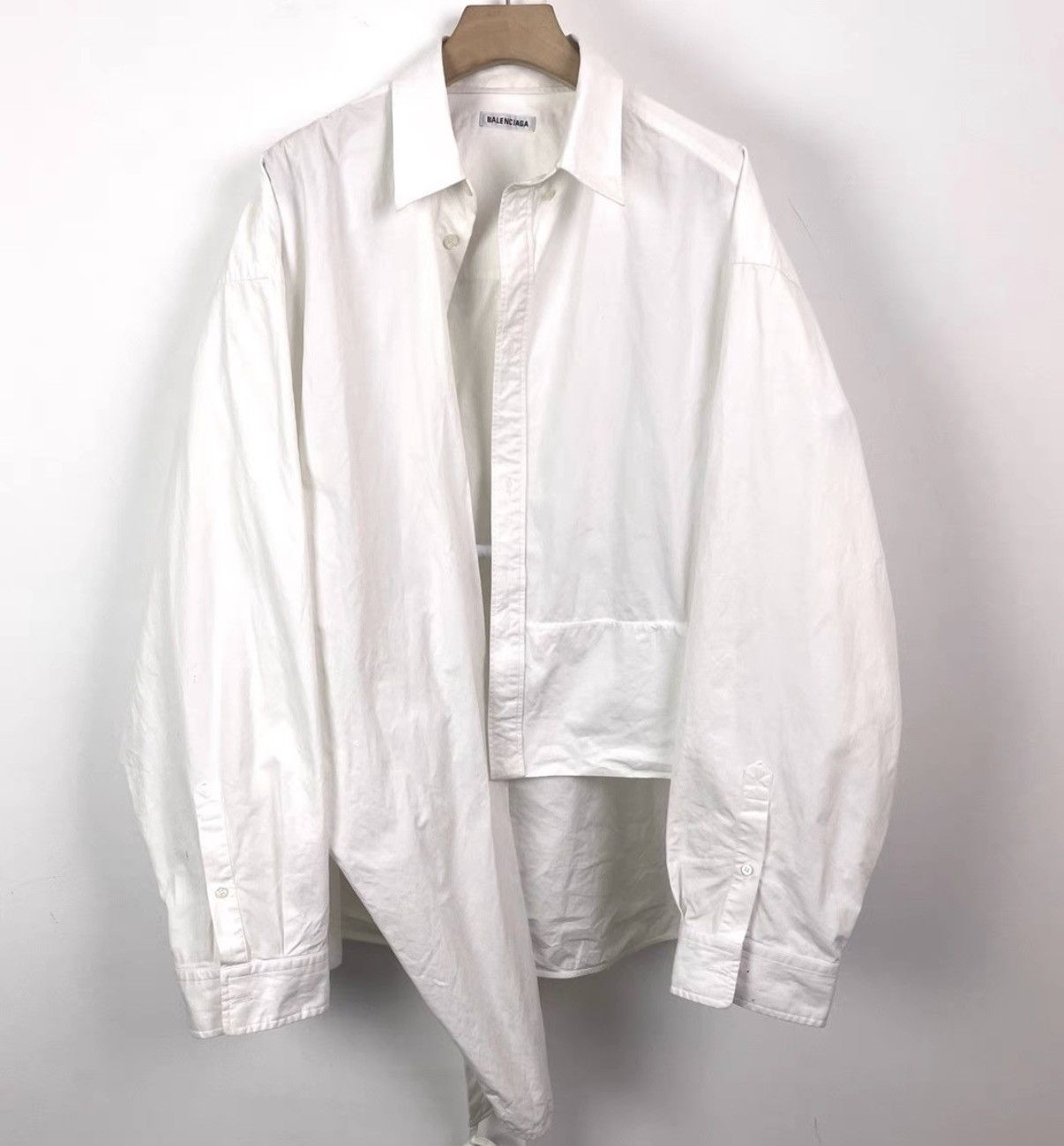 Balenciaga Balenciaga Irregular Hem Shirt K12 Size XS / US 0-2 / IT 36-38 - 1 Thumbnail