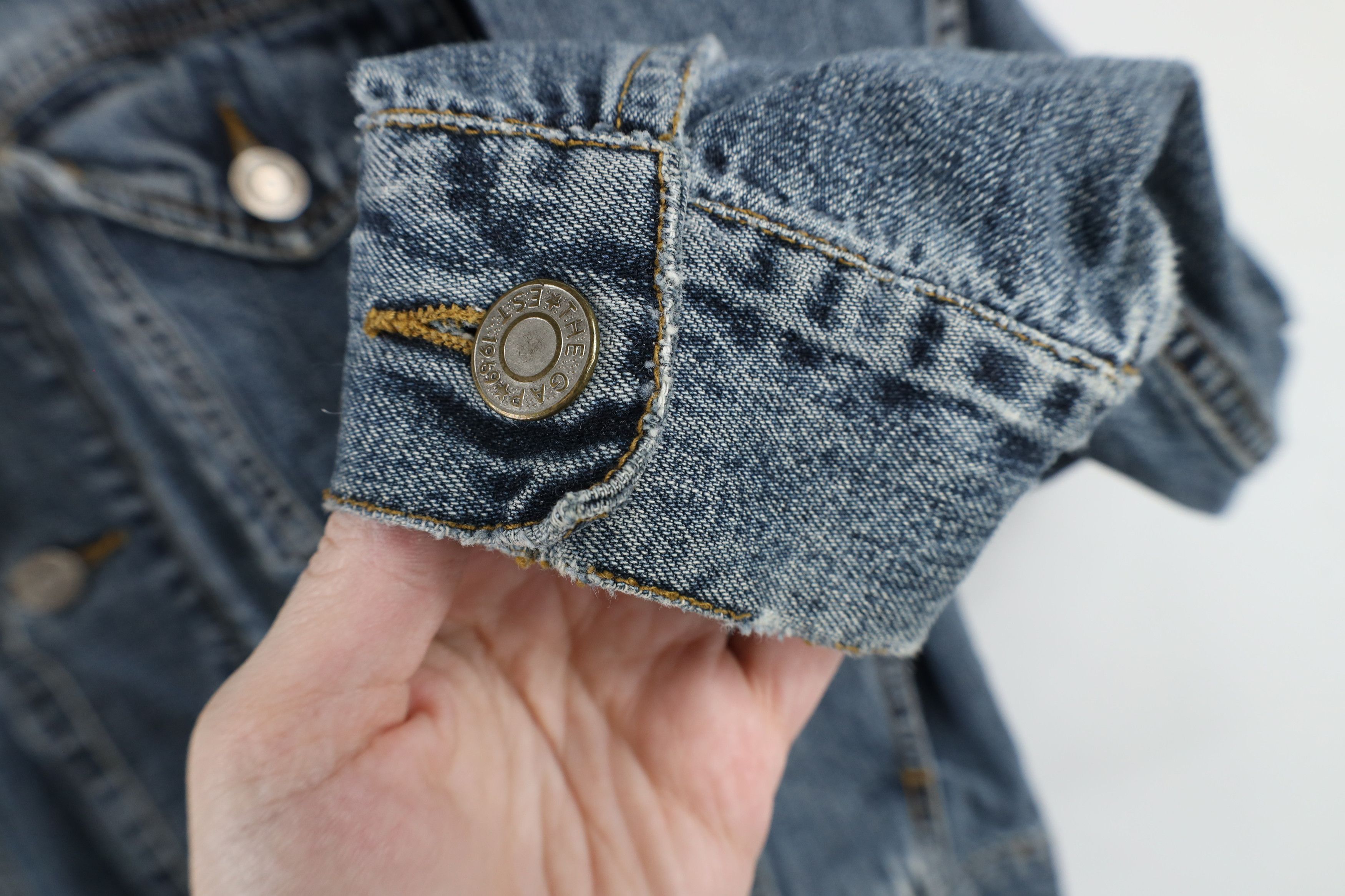 Gap × Vintage Vintage 90s Gap Denim Jean Trucker Jacket Blue Cotton Size US M / EU 48-50 / 2 - 6 Thumbnail