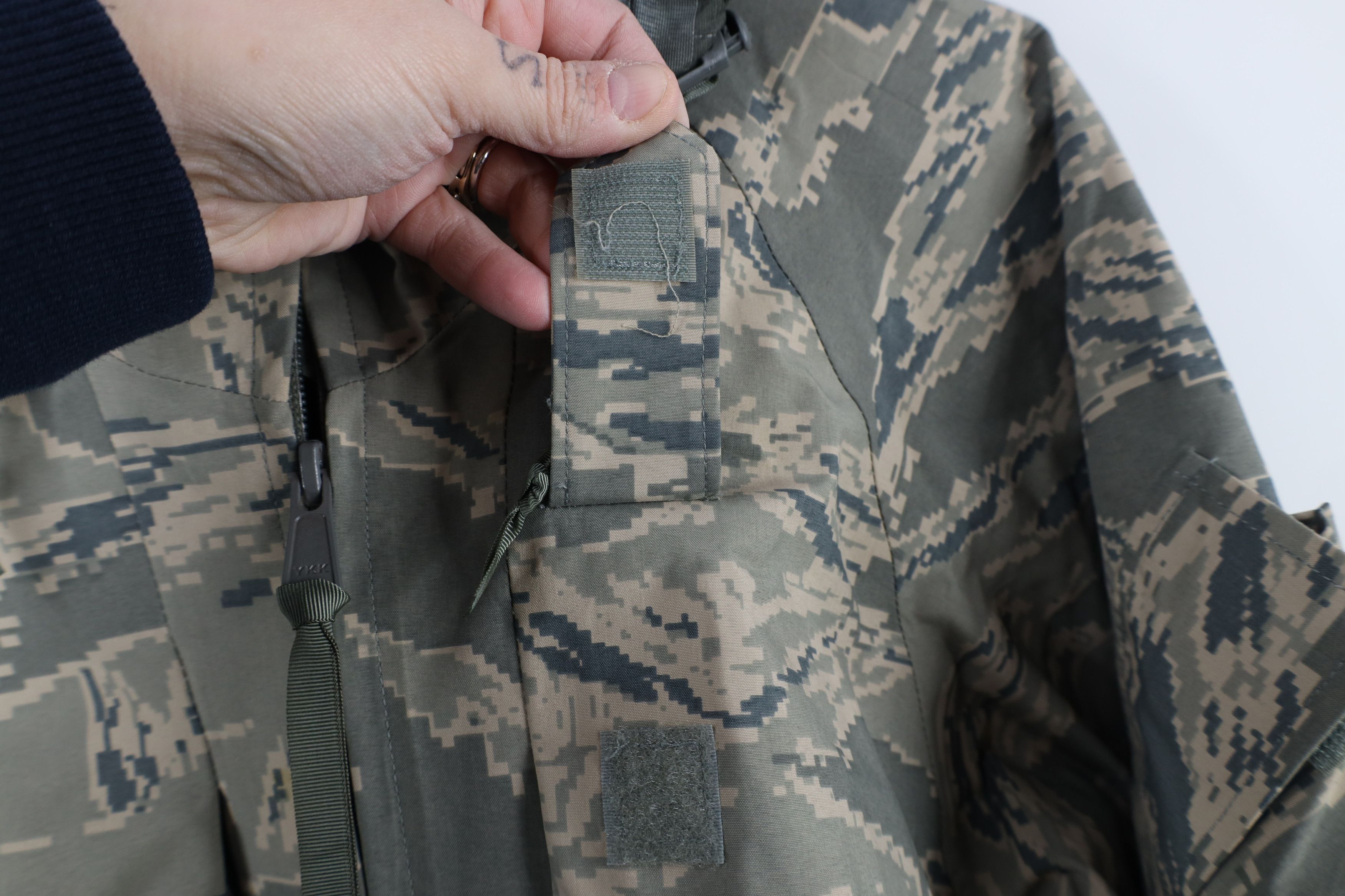 Vintage Vintage USGI Waterproof Tiger Stripe Camouflage Jacket USA Size US M / EU 48-50 / 2 - 5 Thumbnail