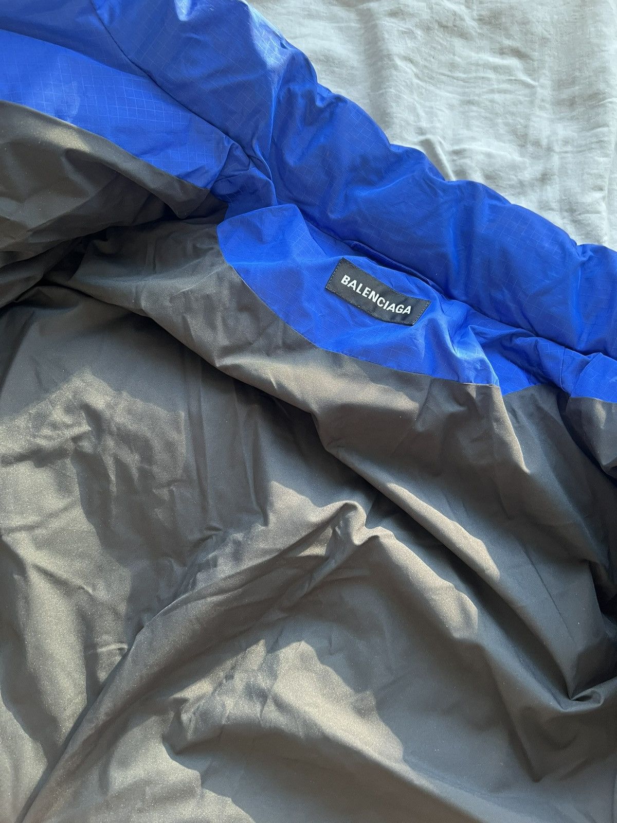 Balenciaga LIGHTNING BLUE BALENCIAGA PUFFER JACKET Size US S / EU 44-46 / 1 - 7 Thumbnail