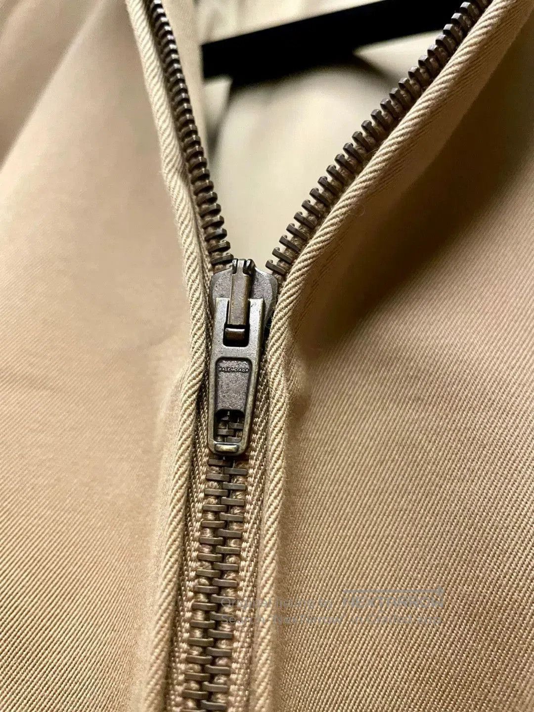 Balenciaga Beige Crop Bomber Jacket Size M. Size US M / EU 48-50 / 2 - 3 Thumbnail