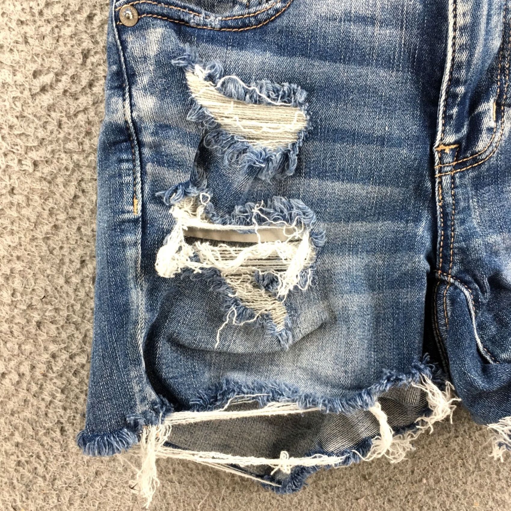 American Eagle Outfitters American Eagle Outfitters Cut Off Short Pants Womens 0 Denim Blue Mid Rise Zip Casual Shorts Women XS-0 Size 25" / US 0 / IT 36 - 2 Thumbnail