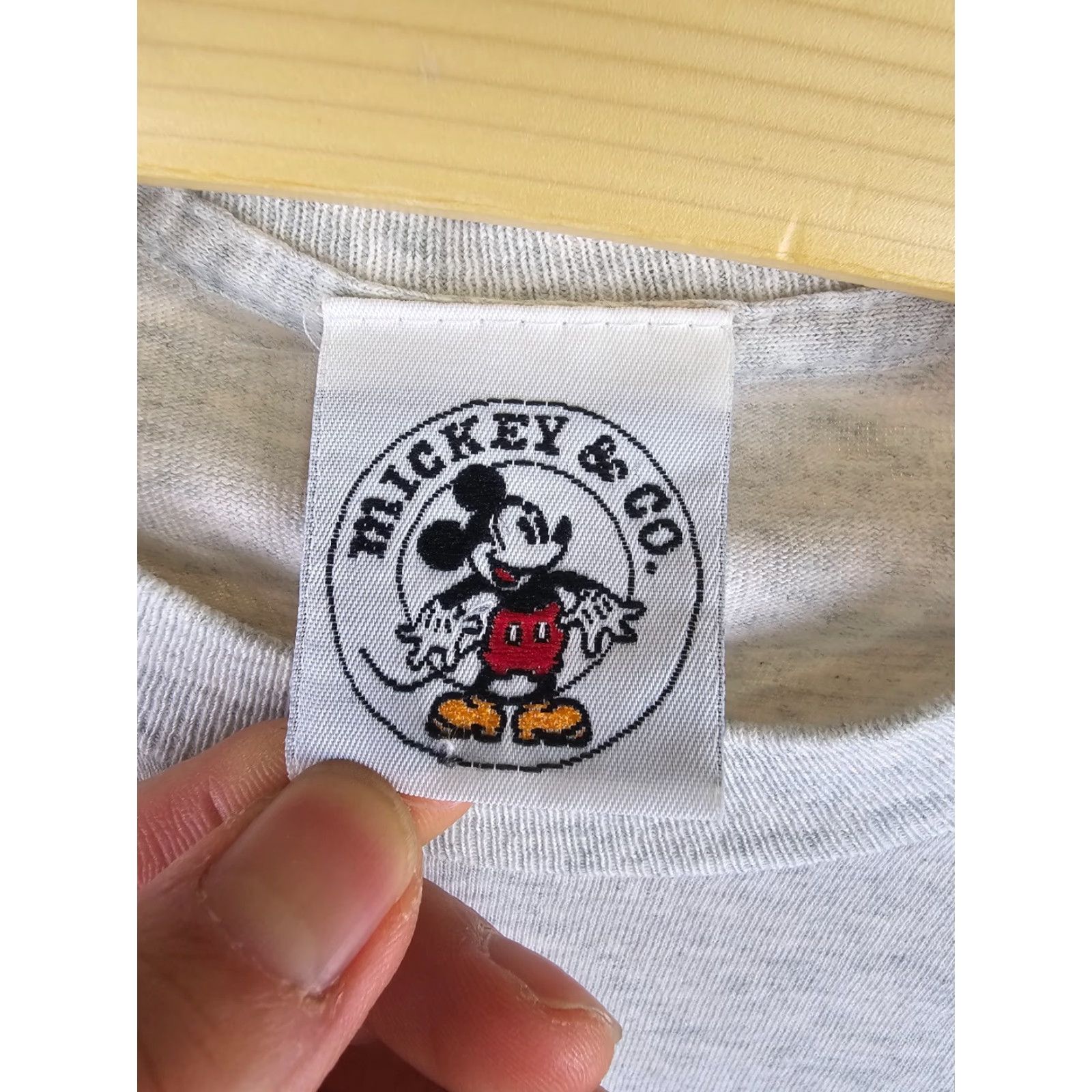 Disney VINTAGE Mickey Mouse DISNEY SINGLE STITCH GRAY COTTON T-SHIRT SZ LARGE Shirt Men Size L Gray Cotton Mickey Mouse Disney Crew Neck Short Sleeve 90s Size US L / EU 52-54 / 3 - 6 Thumbnail