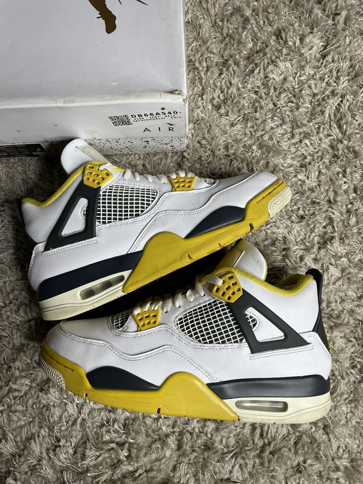 Jordan Brand Jordan 4 Sulfur Size US 10.5 / EU 43-44 - 2 Thumbnail