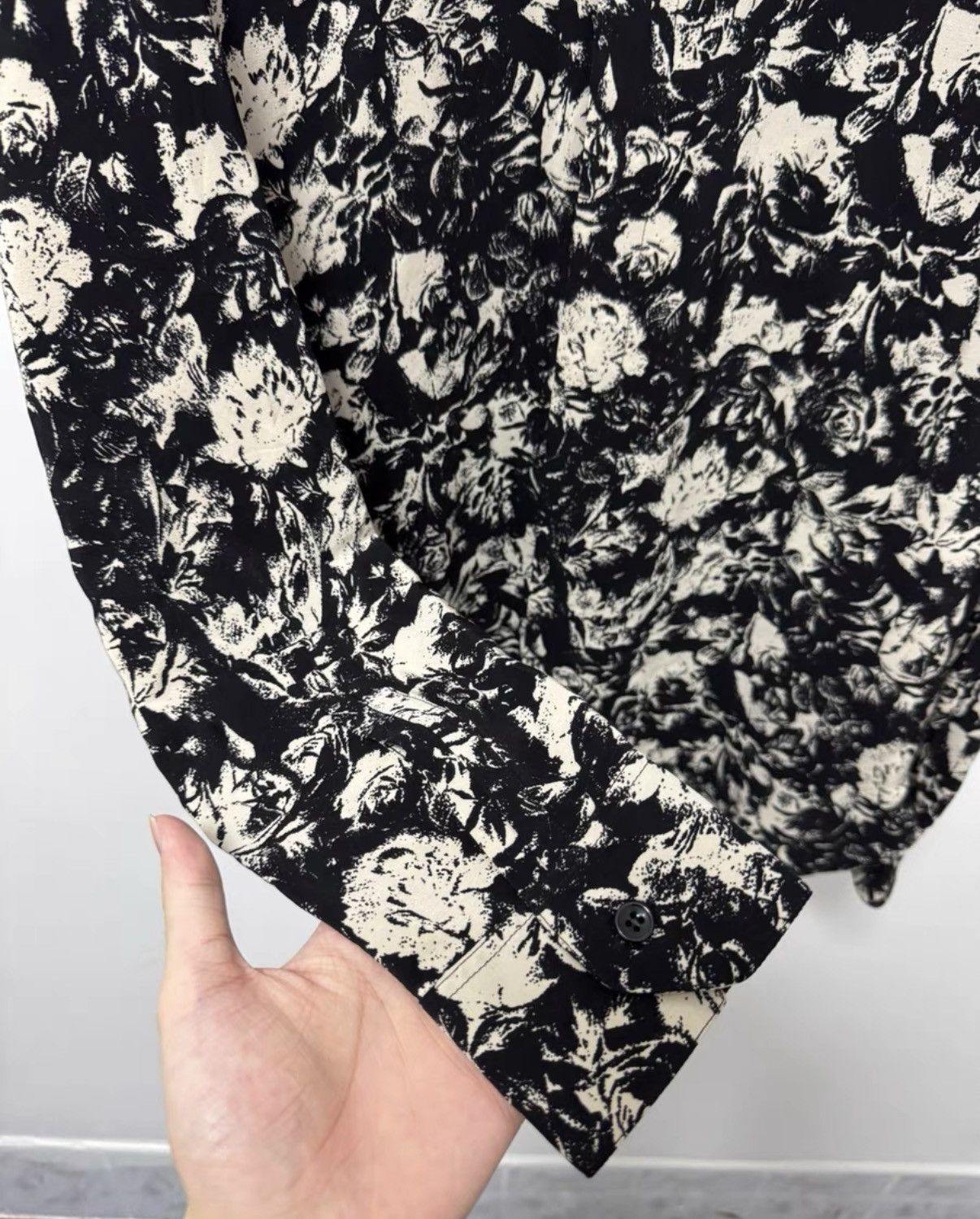 Saint Laurent Paris Saint Laurent 22SS Silk All-Over French Rose Print Shirt Size US L / EU 52-54 / 3 - 4 Thumbnail