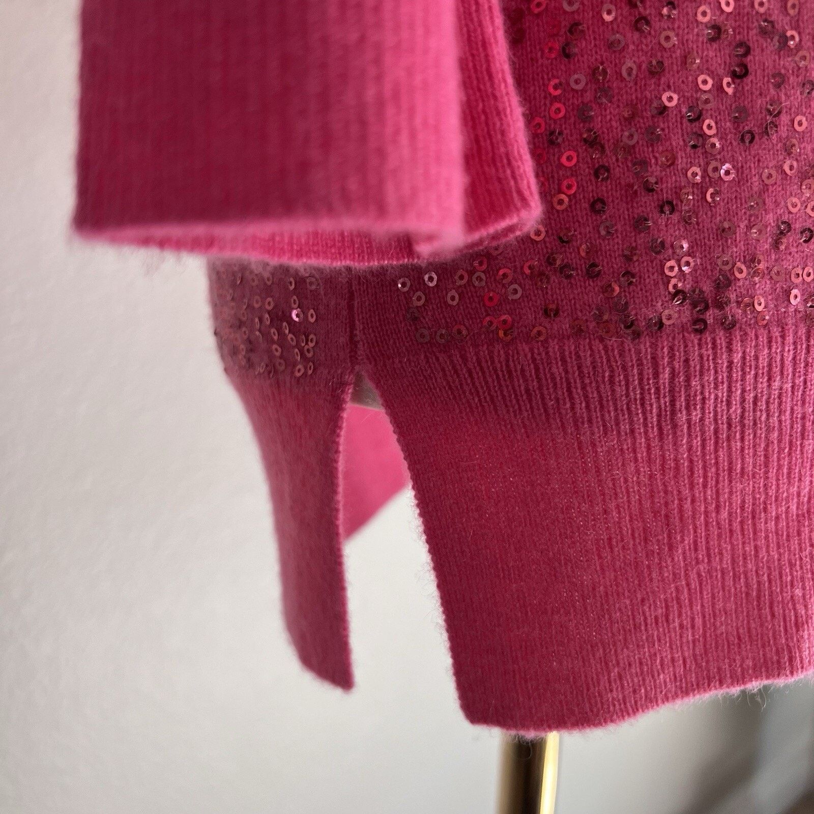 Neiman Marcus 100% Cashmere XS Neiman Marcus Pink Sequin Long Sleeve Size XS / US 0-2 / IT 36-38 - 2 Thumbnail
