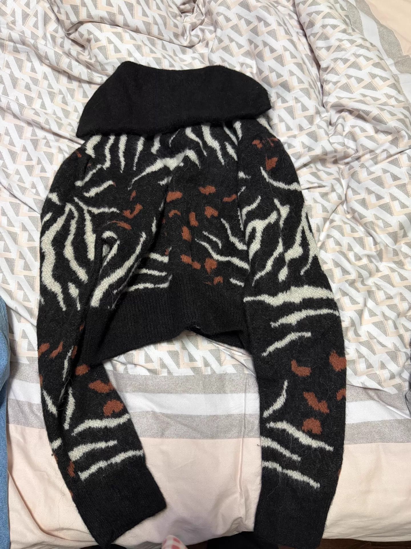 Dries Van Noten Dries Van Noten Women's Short Thick Knit Cardi Riri Zip S Size S / US 4 / IT 40 - 2 Thumbnail