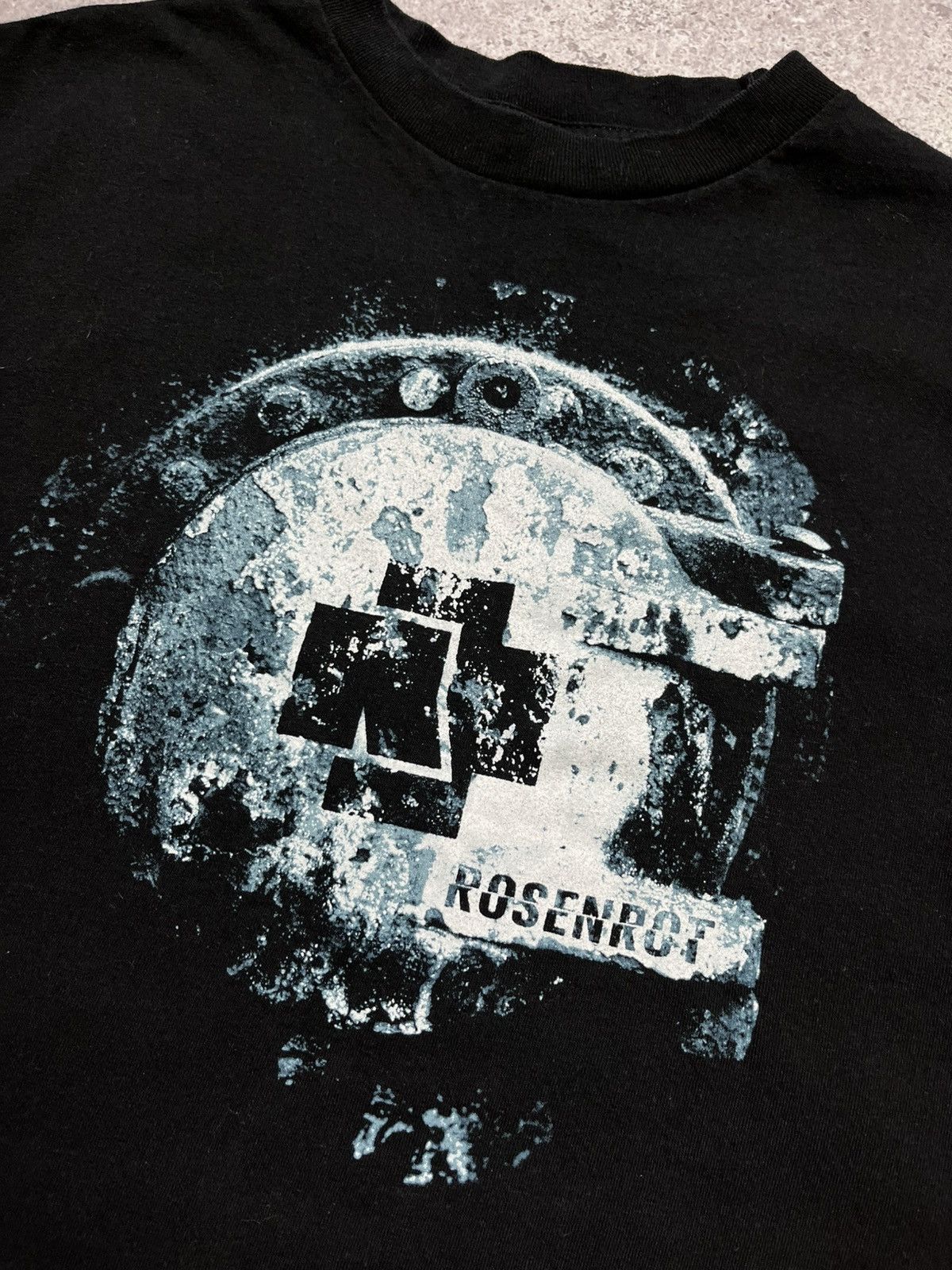 Band Tees RAMMSTEIN Rosenrot Rock metal band Y2K vintage T-shirt Size US M / EU 48-50 / 2 - 3 Thumbnail