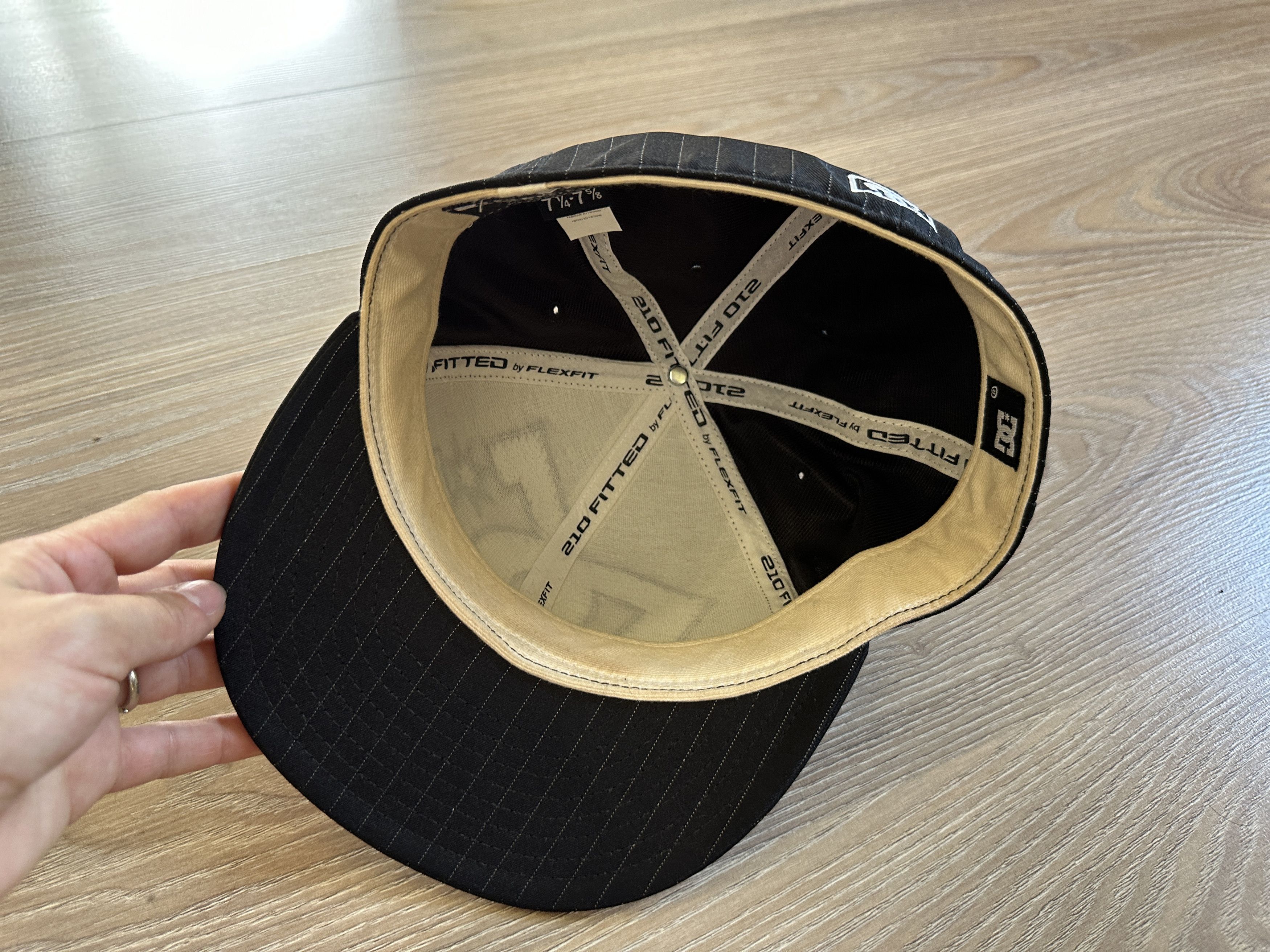DC × Vintage Vintage DC Shoes Black Stripe Snapback Big Embroidered Logo Size ONE SIZE - 6 Thumbnail