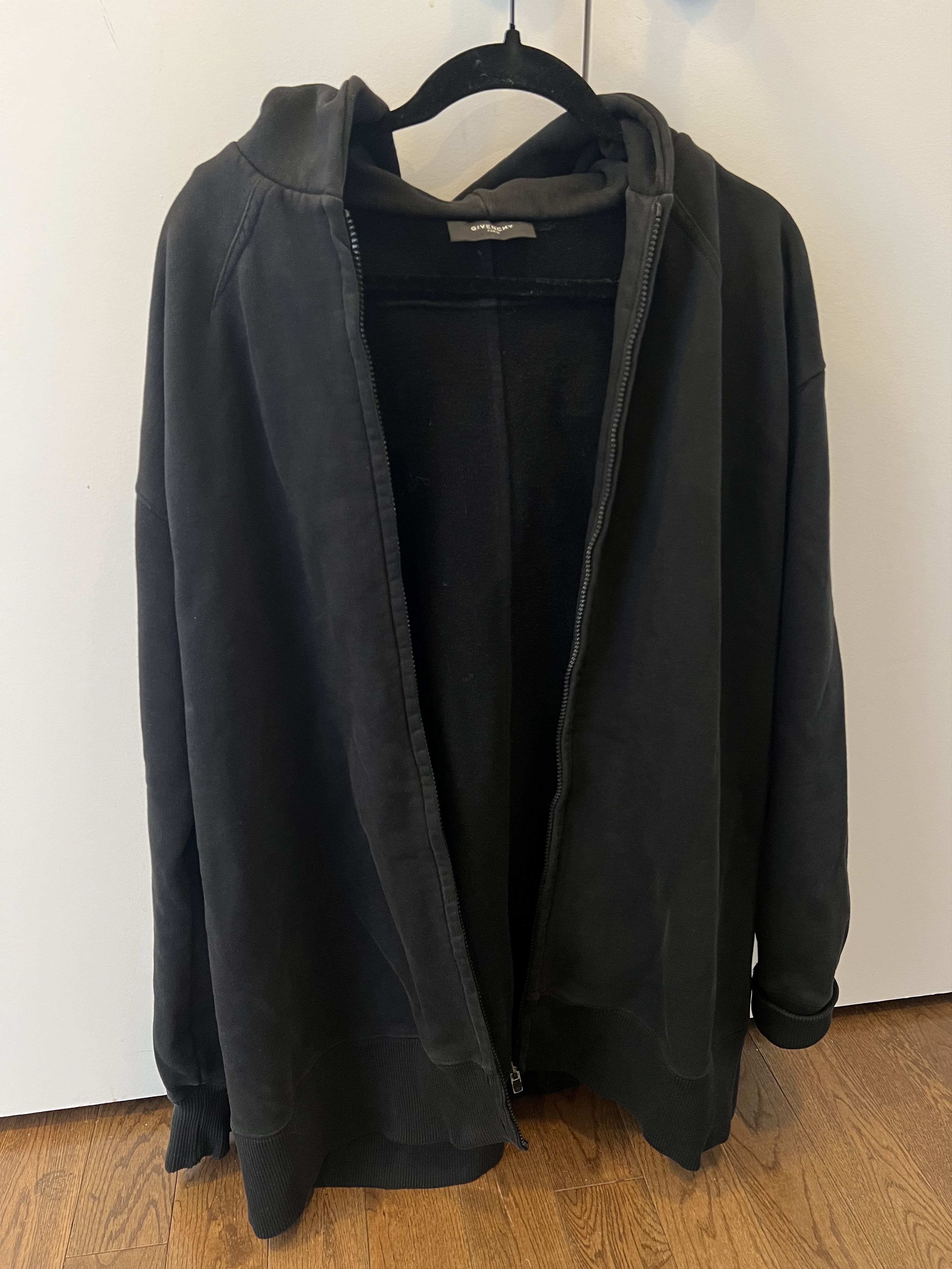Givenchy / Vintage Black Slim Hoodie