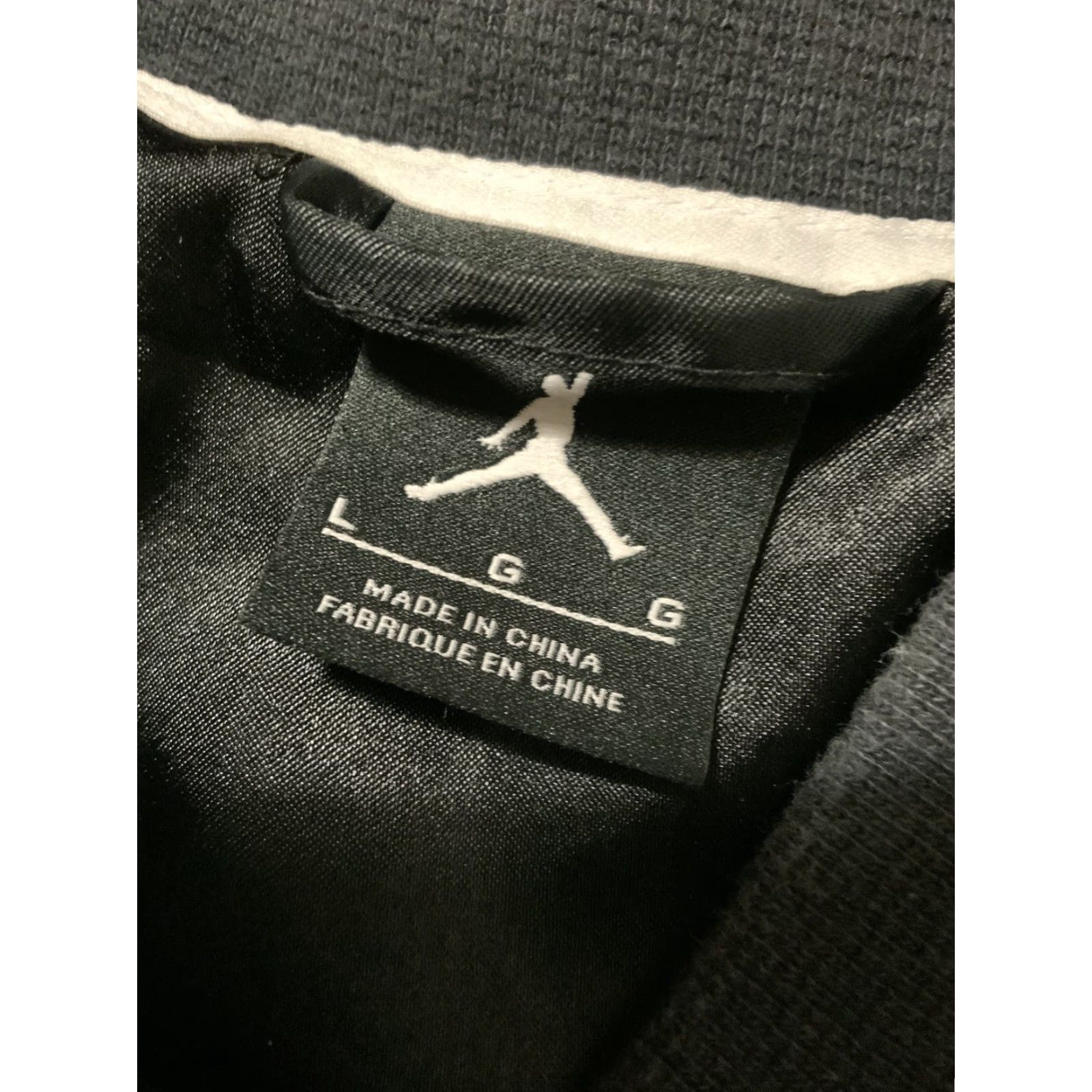 Jordan Brand VINTAGE Air Jordan Black Satin Retro Jumpman Logo Full Zip Bomber Jacket Sz. L Mens Size US L / EU 52-54 / 3 - 5 Thumbnail