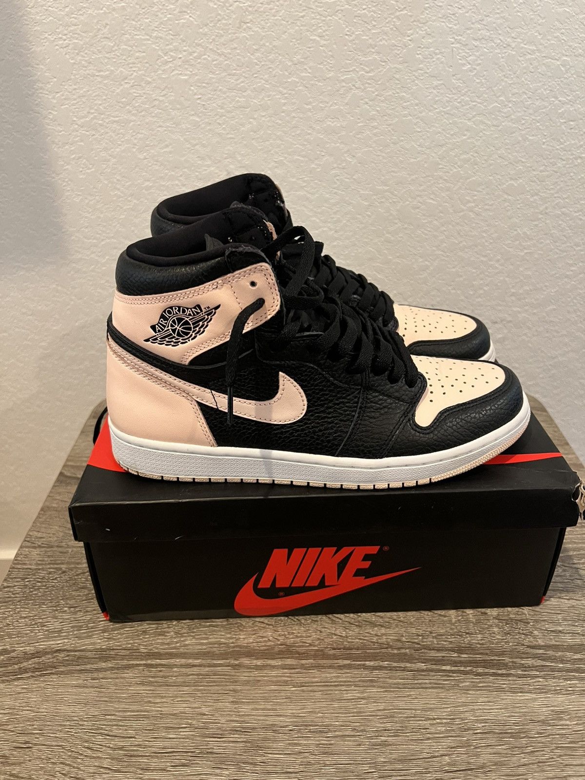 Jordan Brand Jordan 1 Retro High OG Crimson Tint Size US 9.5 / EU 42-43 - 1 Thumbnail