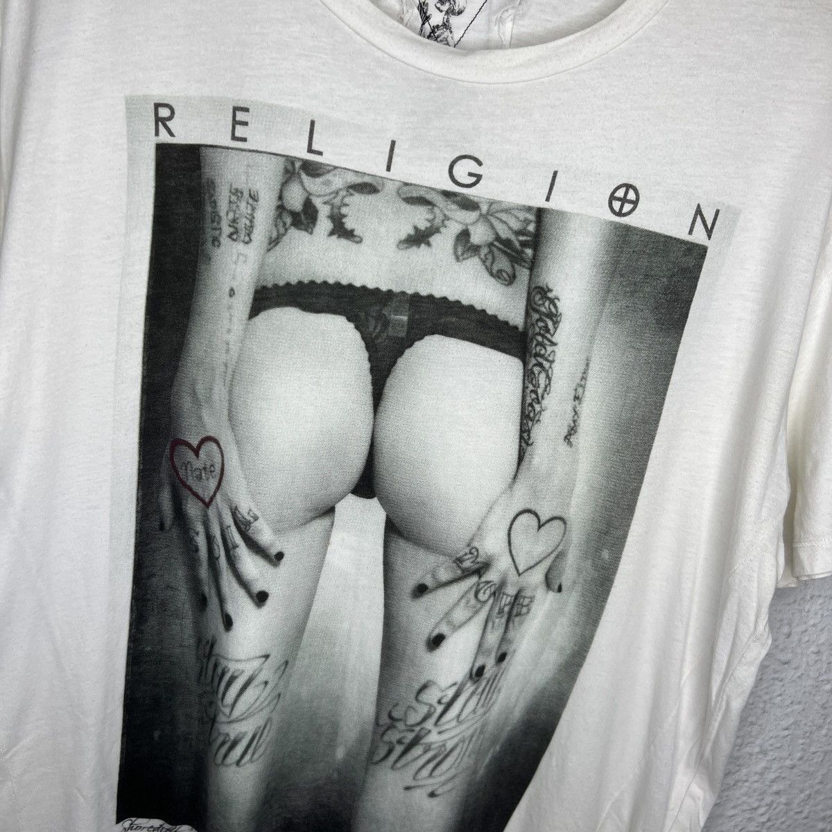 True Religion Vintage Tshirt Y2K Religion Sexy Chick Girl Ass Full Print Size US L / EU 52-54 / 3 - 5 Thumbnail