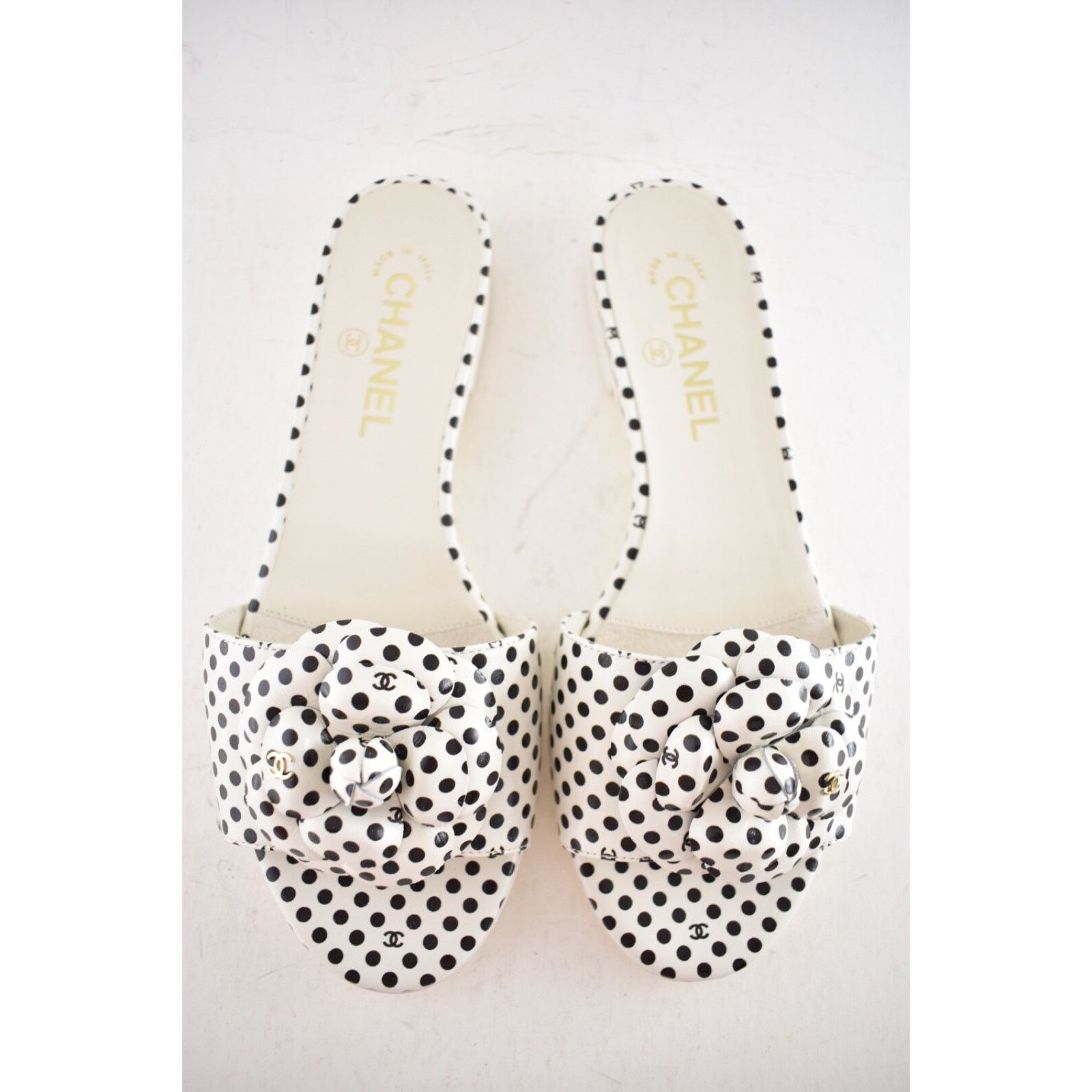 Chanel Chanel 24P Black White Camellia Flower Polka Dot CC Logo Size US 8 / IT 38 - 9 Thumbnail