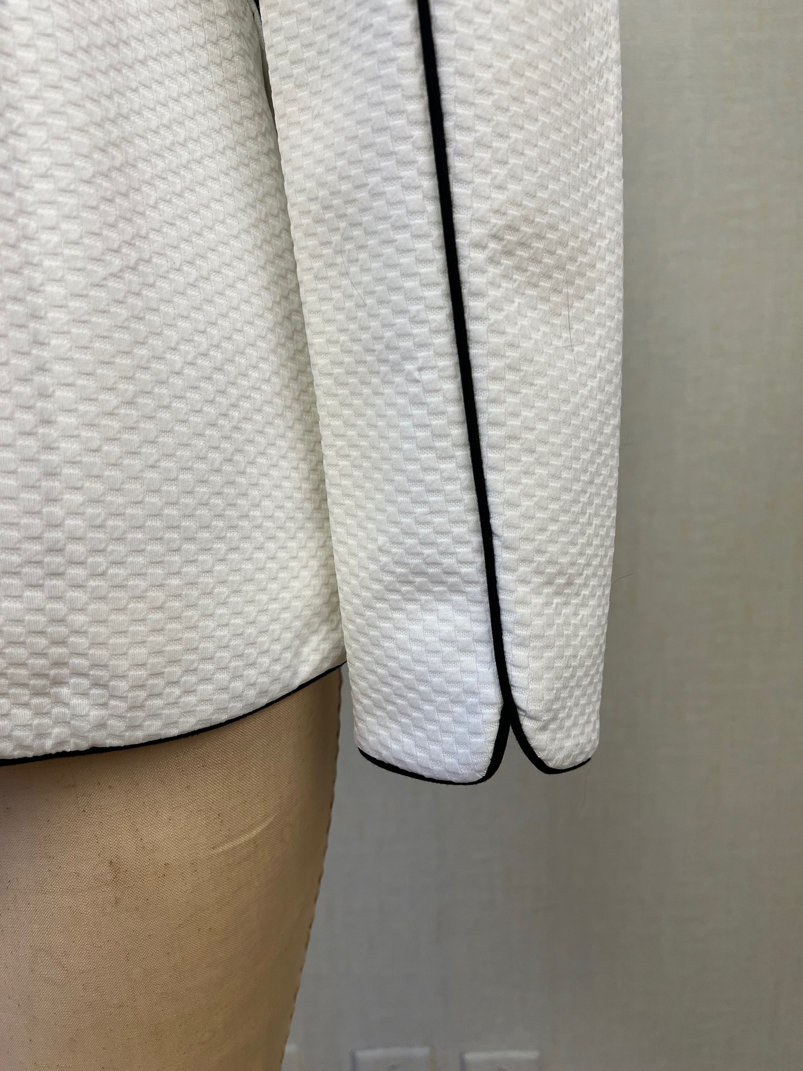 ELLIATT NWT Elliatt Symmetry Blazer in Ice White Black Trim Medium Size M / US 6-8 / IT 42-44 - 6 Thumbnail