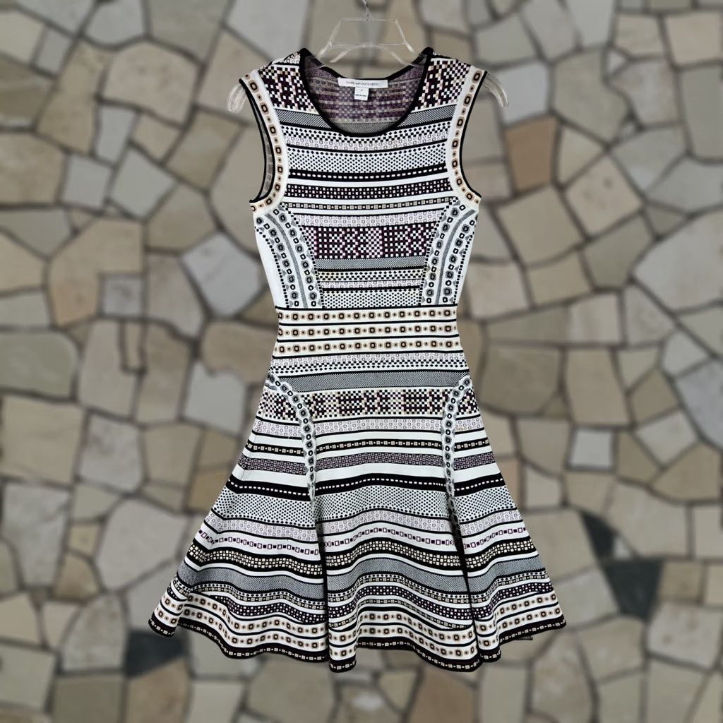 Diane von Furstenberg Diane von Furstenberg Women's Sleeveless Pattern Dress P Multicolor Short Fit & Flare Rayon Polyester Spandex Dress Length 36.5" Size S / US 4 / IT 40 - 1 Thumbnail