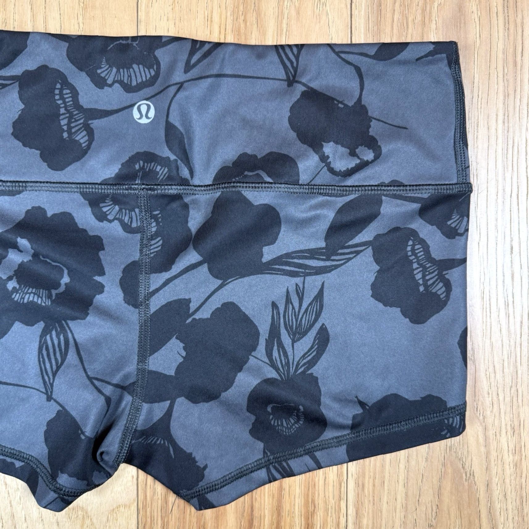 Lululemon Lululemon Boogie Shorts Womens 6 Black Floral Printed Flat Inky Deep Coal Black Activewear Womens Size 6 Floral Pattern Shorts Womens Mens? Size 28" / US 6 / IT 42 - 3 Thumbnail