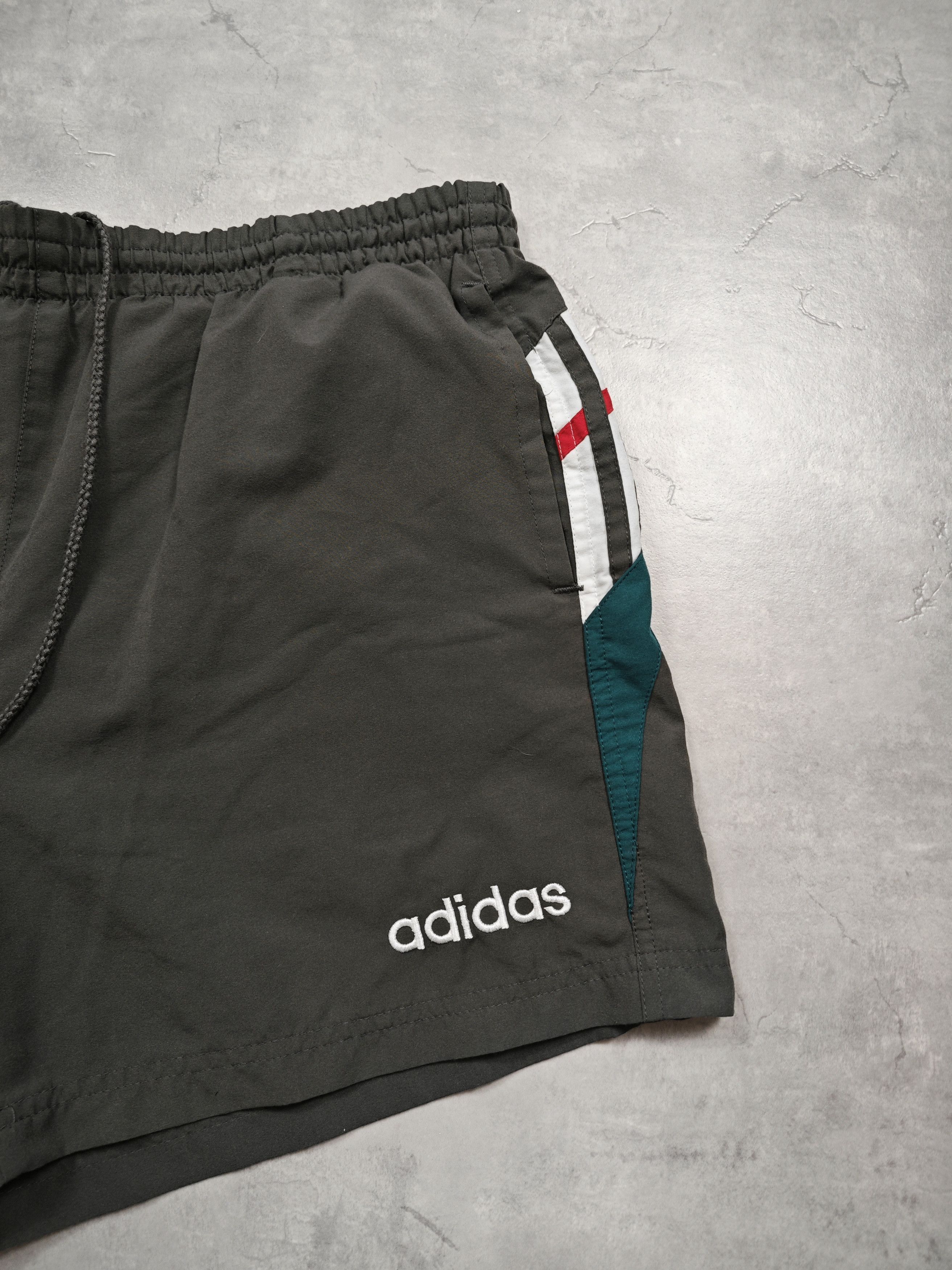 Adidas Adidas Vintage Shorts Size US 35 - 2 Thumbnail