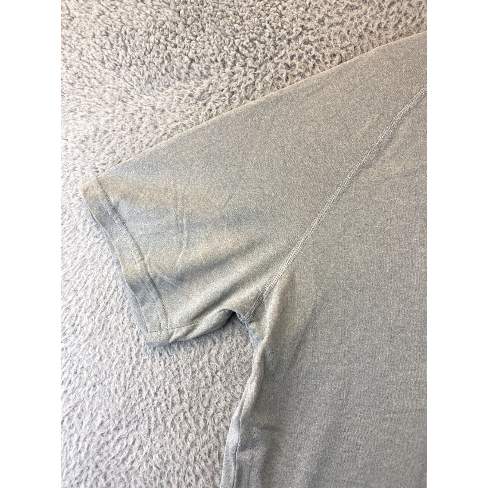 Under Armour Under Armour Shirt Adult XL Loose Heatgear gray Short Sleeve Casual Mens/91-66 Size US XL / EU 56 / 4 - 5 Thumbnail