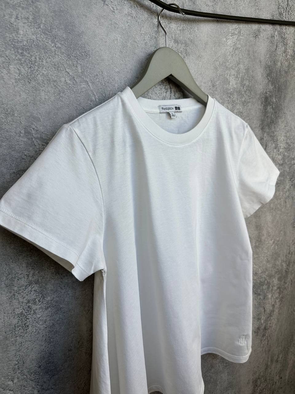 JW Anderson × Uniqlo JW Anderson x Uniqlo Asymmetric Hem Minimalist T-Shirt Size M / US 6-8 / IT 42-44 - 3 Thumbnail