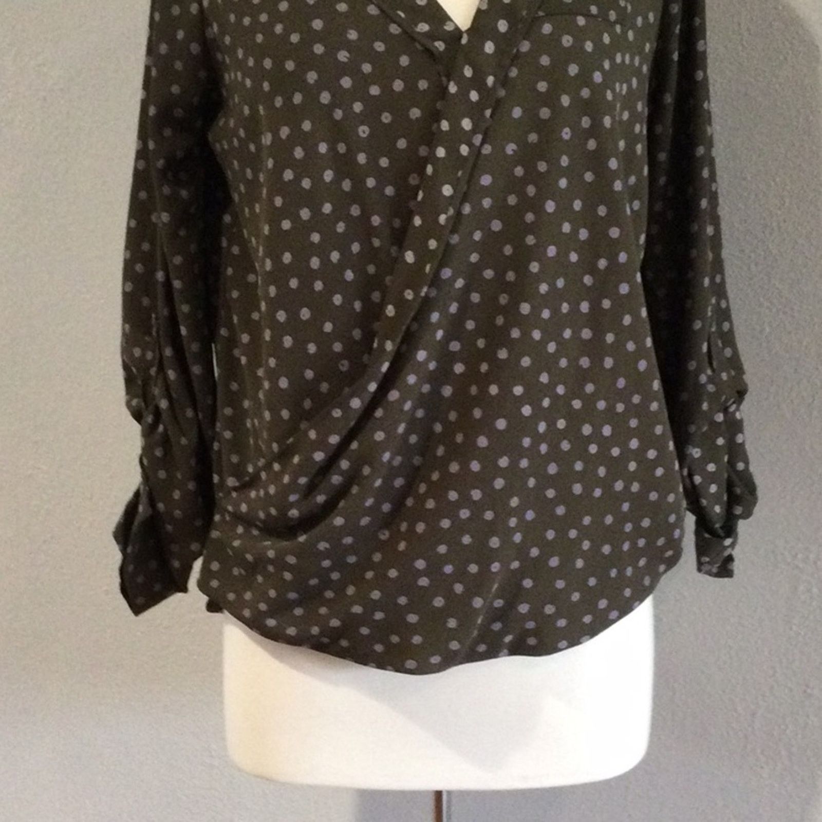 Other Pleione Olive & Lilac Rolltab Sleeve Faux Wrap Blouse Size M Size M / US 6-8 / IT 42-44 - 3 Thumbnail