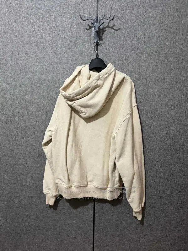 Burberry Burberry Men's Embroidered Logo Hoodie in Beige. Size US S / EU 44-46 / 1 - 2 Thumbnail