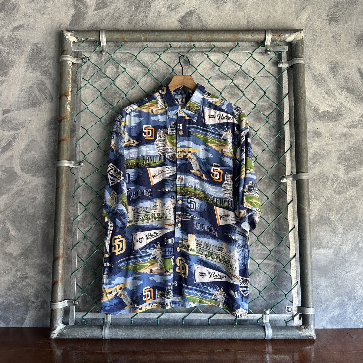 Reyn Spooner Reyn Sports San Diego Padres Mens Large MLB Baseball Size US L / EU 52-54 / 3 - 1 Thumbnail