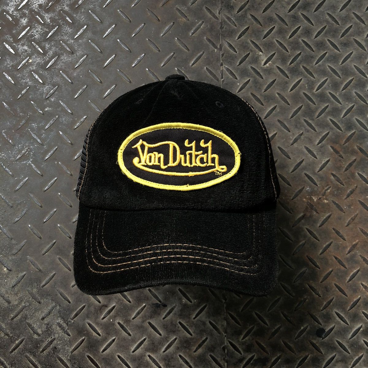 Von Dutch 🚫 SOLD 🚫 Von Dutch Rare Black Suede-Towel Trucker Hat Size ONE SIZE - 1 Thumbnail