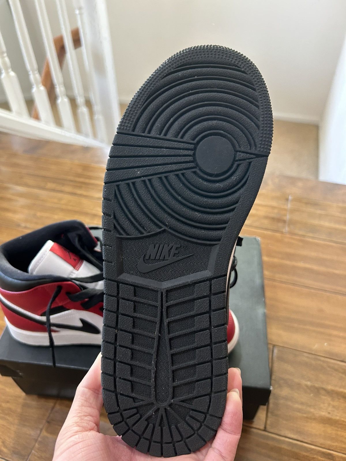 Jordan Brand Jordan 1 Mid Chicago Toe Black/Gym Red 554724 069 Size US 7.5 / EU 40-41 - 5 Thumbnail