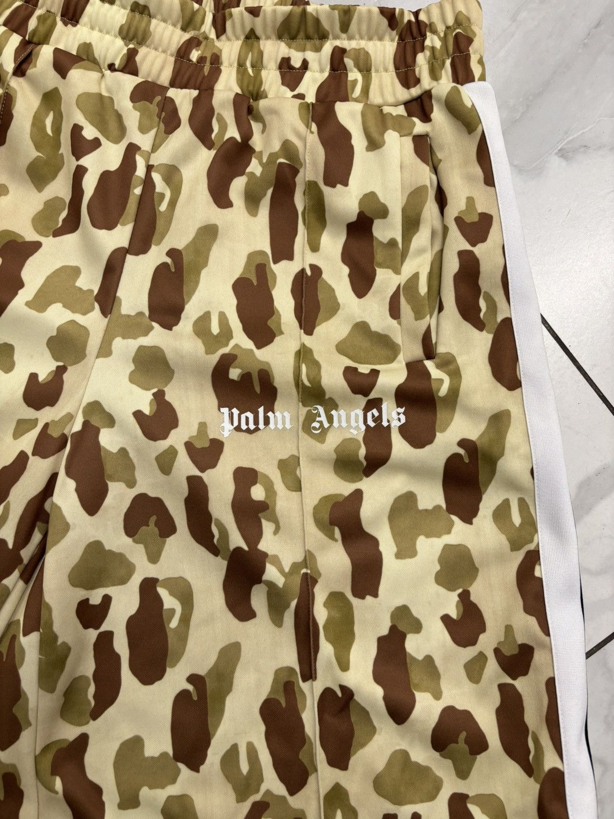 レア PALM ANGELS CAMO SHORTS - BEIGE/BLACK レア PALM ANGELS CAMO SHORTS - BEIGE/BLACK