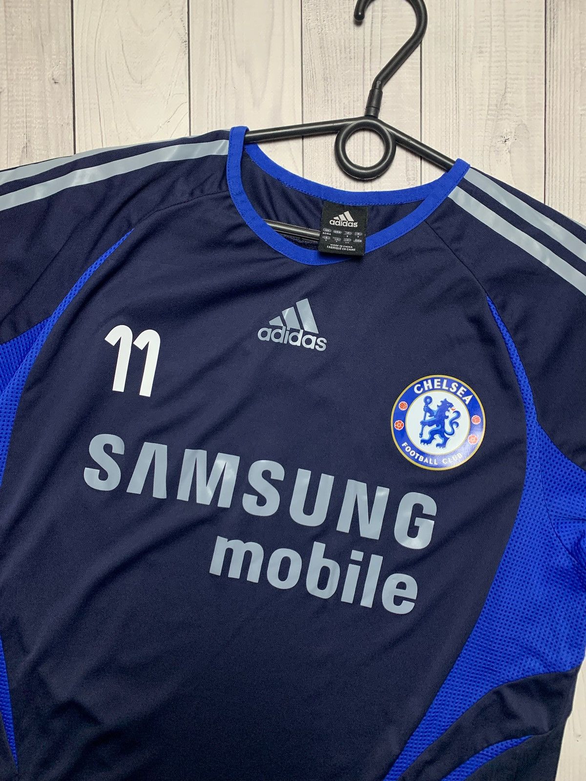 Adidas × Chelsea Soccer × Vintage Vintage adidas Chelsea soccer jersey 11 Drogba size S/M rare Size US S / EU 44-46 / 1 - 3 Thumbnail