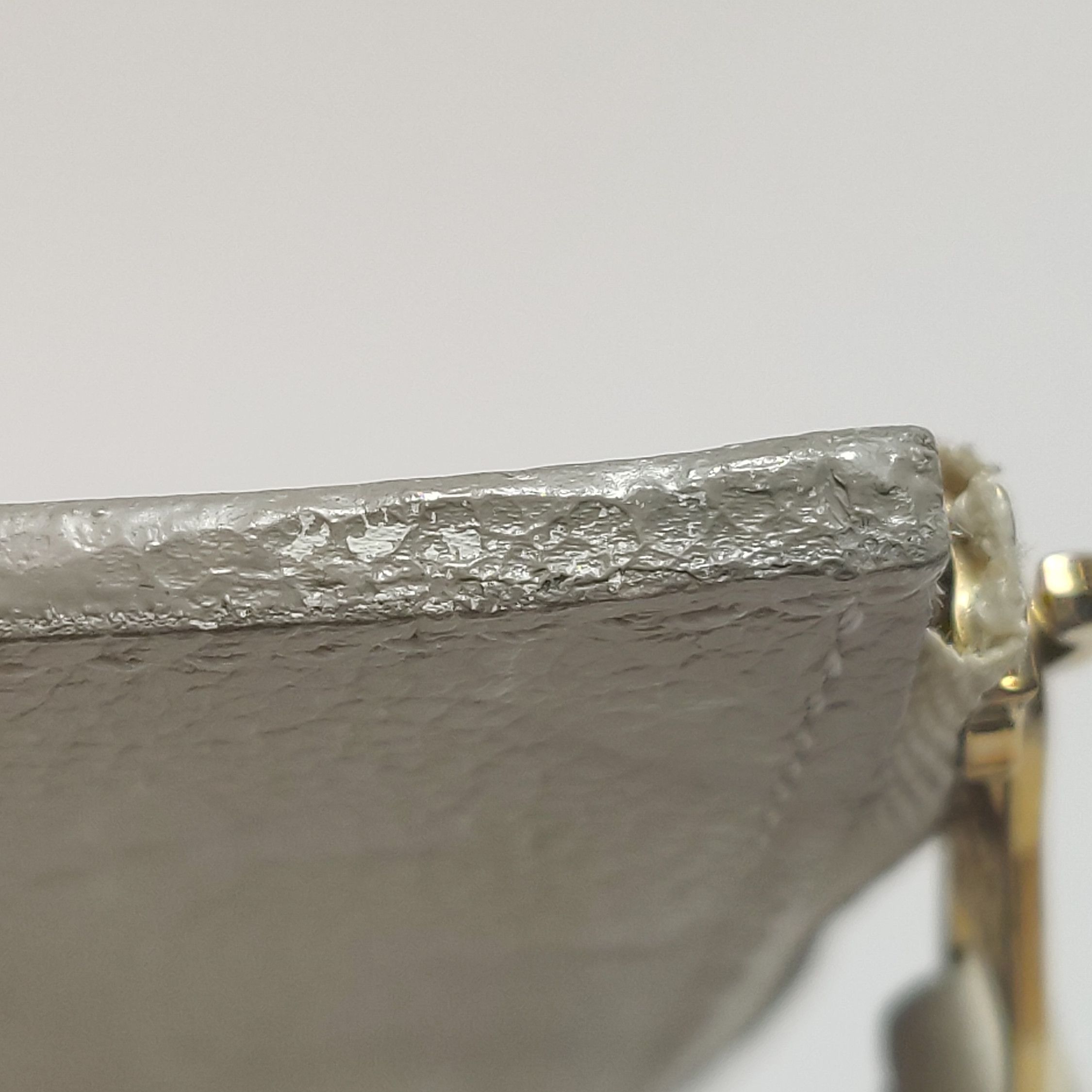 Louis Vuitton Louis Vuitton (LV) Cowhide solid color monogram embossed sn Size ONE SIZE - 8 Thumbnail