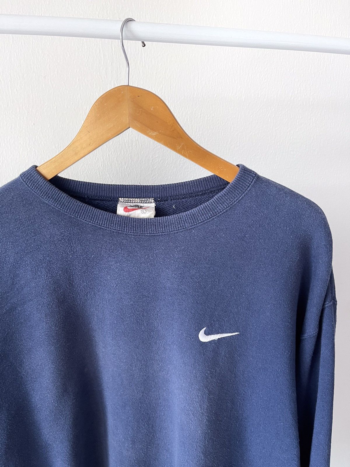 Nike 90s Nike Small Swoosh Sweatshirt Size US L / EU 52-54 / 3 - 5 Thumbnail