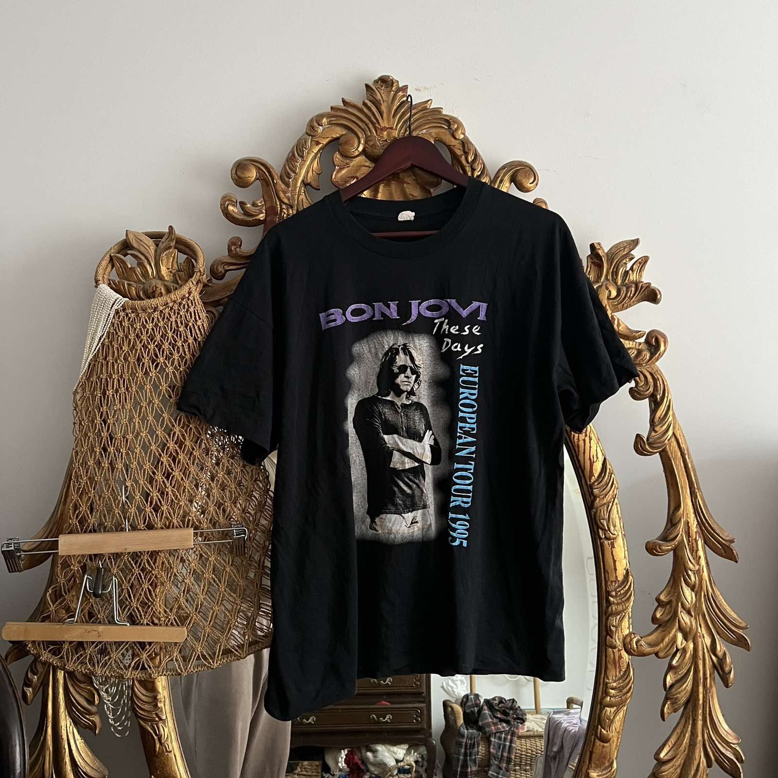Band Tees 90s Vintage Bon Jovi 1996 Tour T-Shirt Size US XL / EU 56 / 4 - 1 Thumbnail