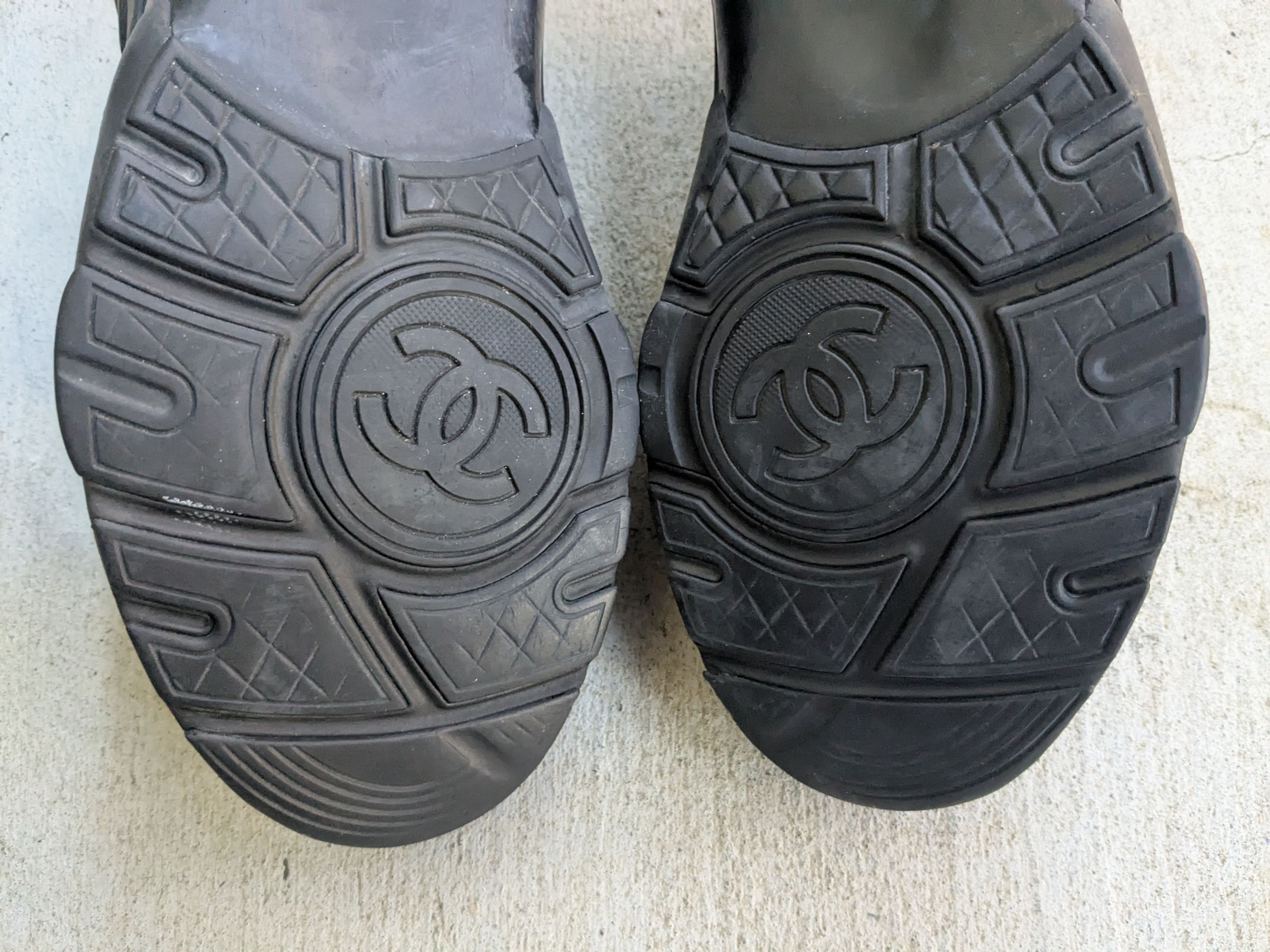 Chanel Chanel CC Logo Runners Sneakers Black 10 43 Leather Size US 10 / EU 43 - 15 Thumbnail