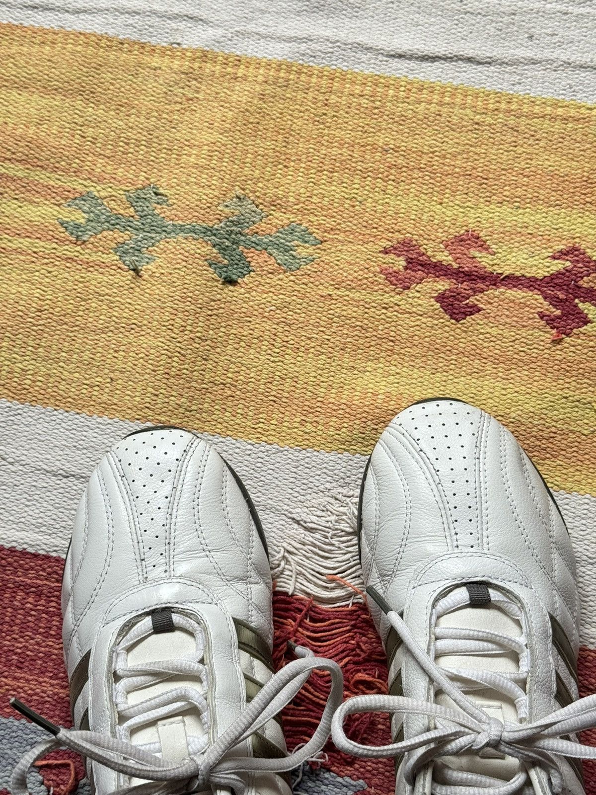 Vintage Vintage 2011 Adidas y2k White Leather Low Japanese Sneakers Size US 7 / EU 40 - 5 Thumbnail