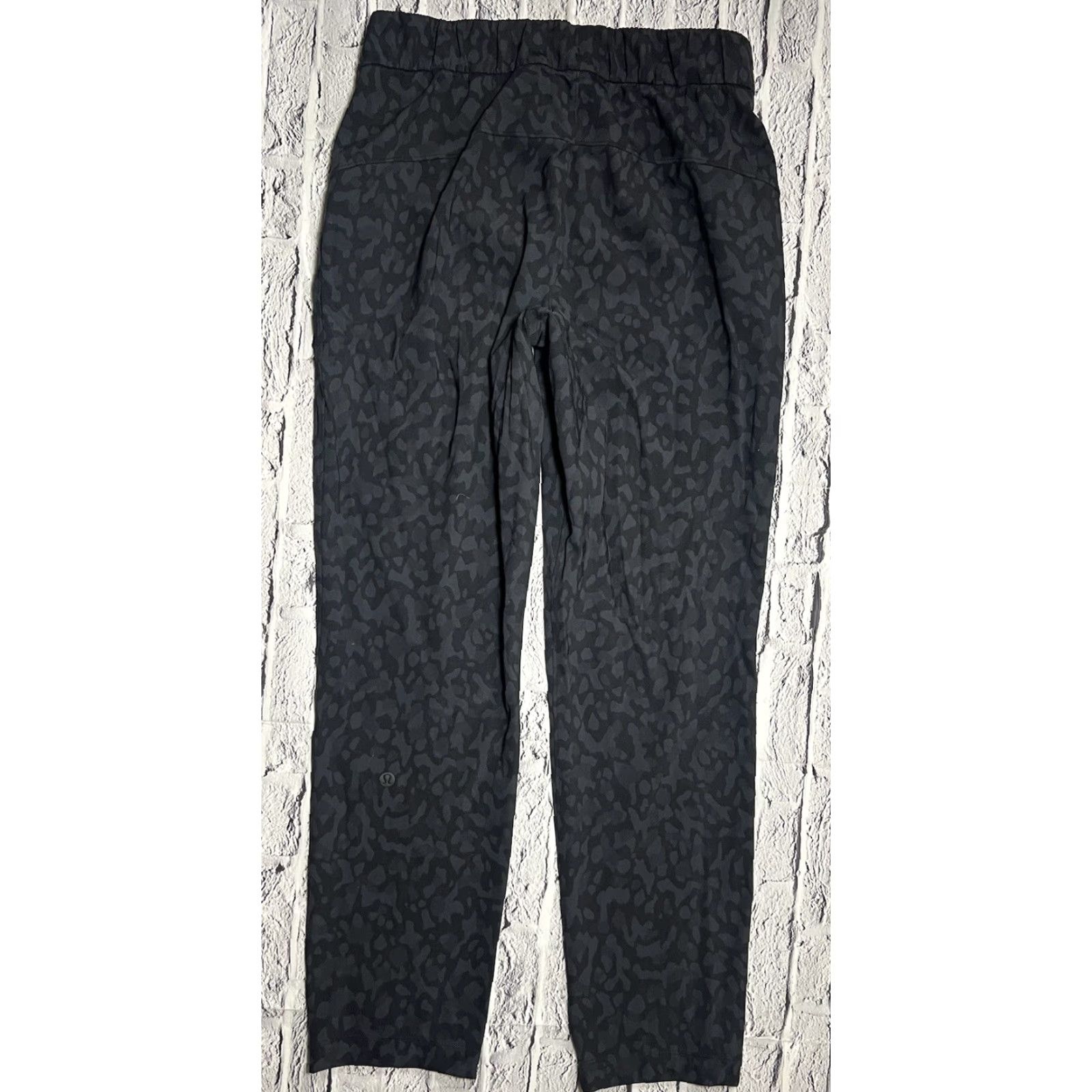 Lululemon Lululemon On The Fly 7/8 Leopard Print Pants Ladies 4 Cropped Black Leopard Animals 27 in Inseam Womens Size 27" / US 4 / IT 40 - 3 Thumbnail