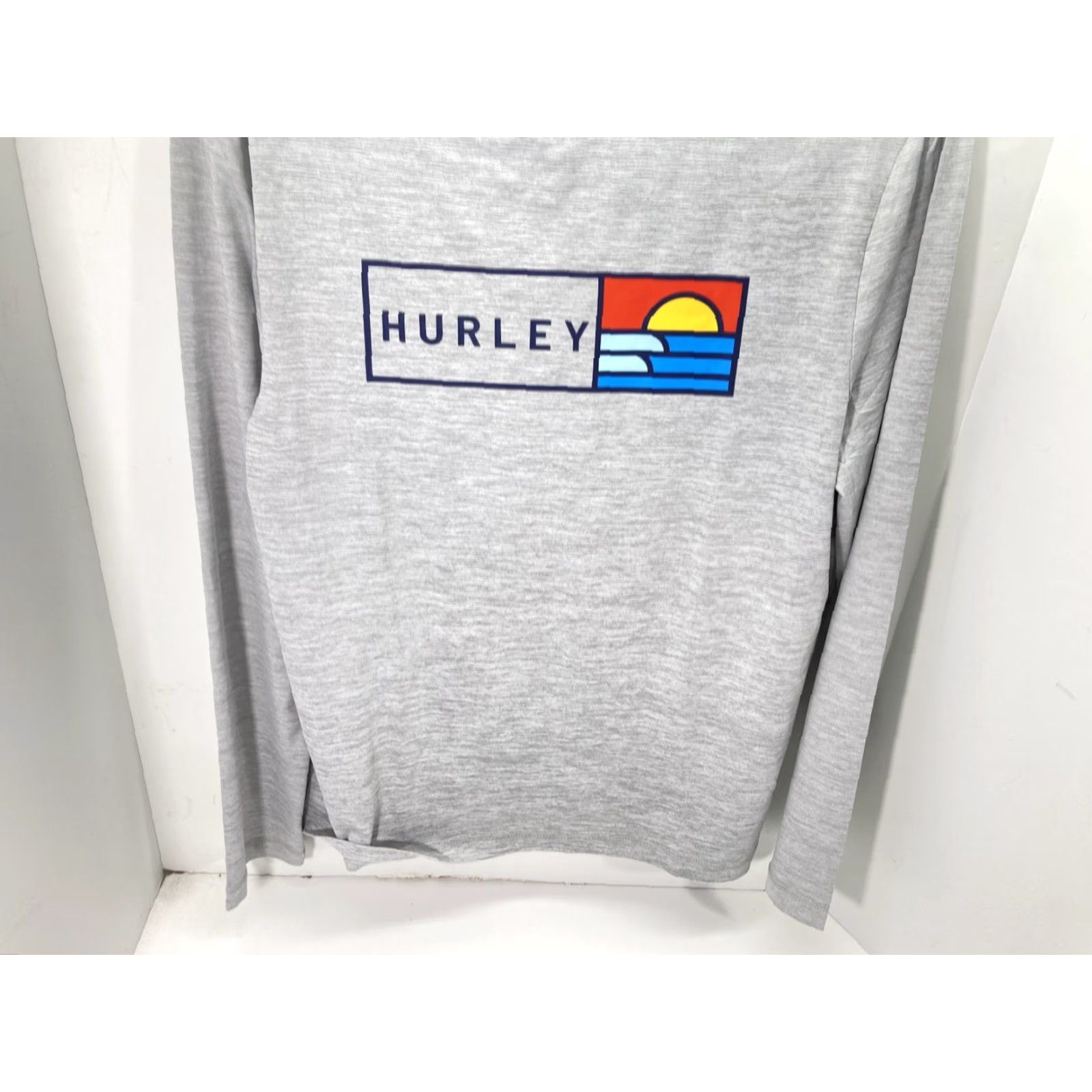 Hurley Hurley UV TShirt Men Size S Gray Long Sleeve Moisture Wicking Pullover NWOT Size US S / EU 44-46 / 1 - 3 Thumbnail