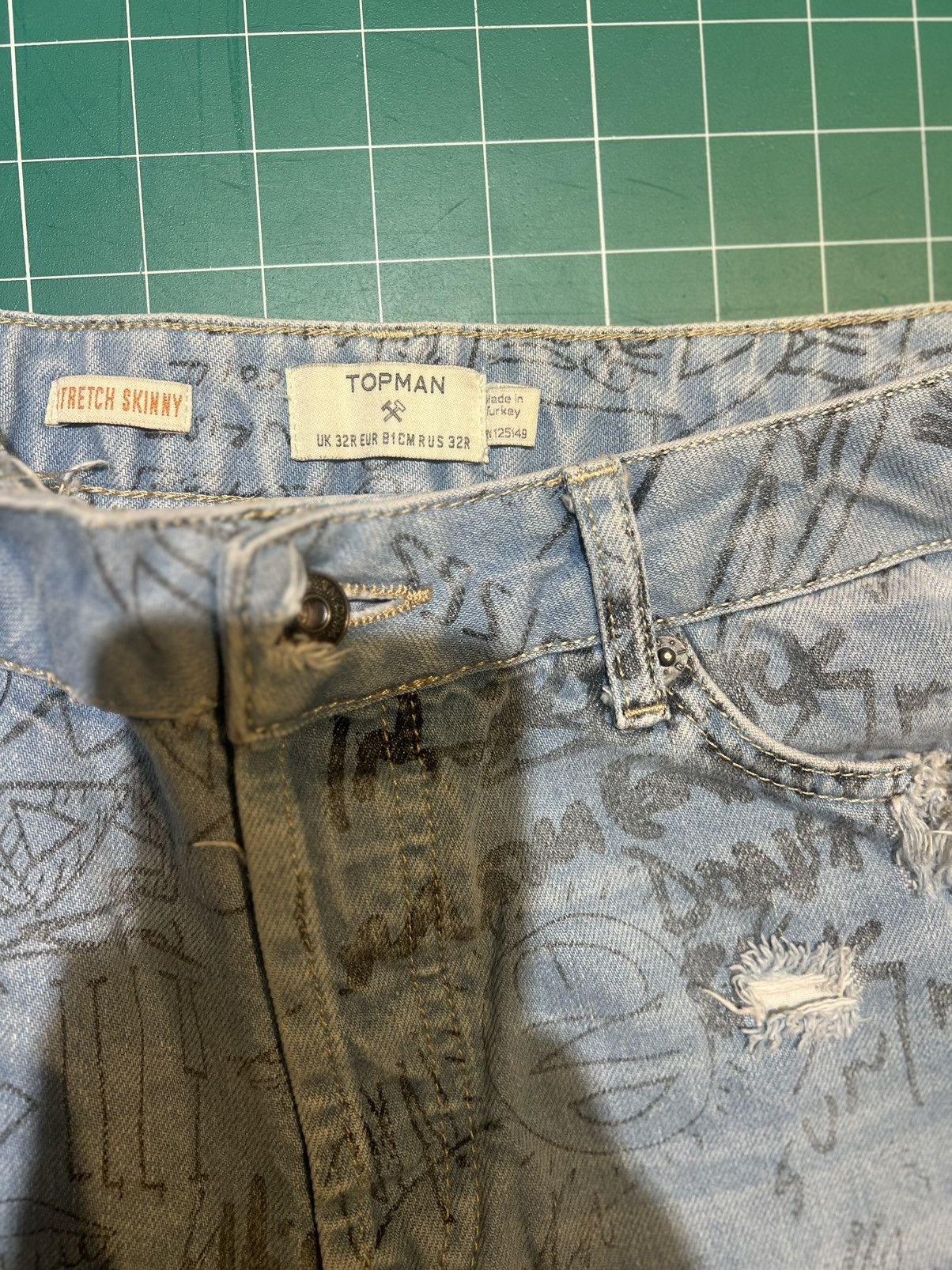Topman Topman graffiti ripped jeans Size US 32 / EU 48 - 2 Thumbnail