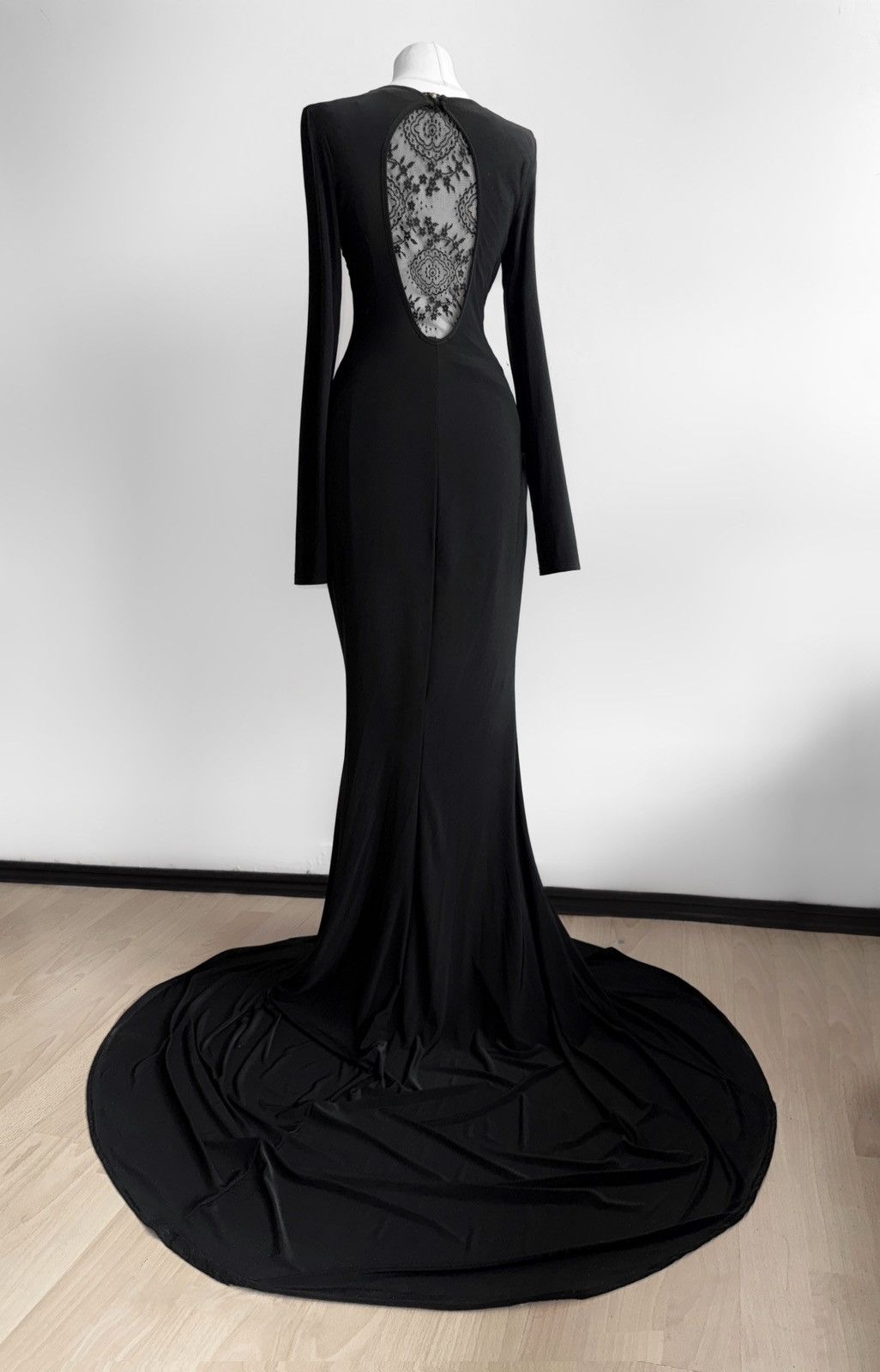 Vintage Dramatic long dress with long sleeves and lace back Size S / US 4 / IT 40 - 4 Thumbnail