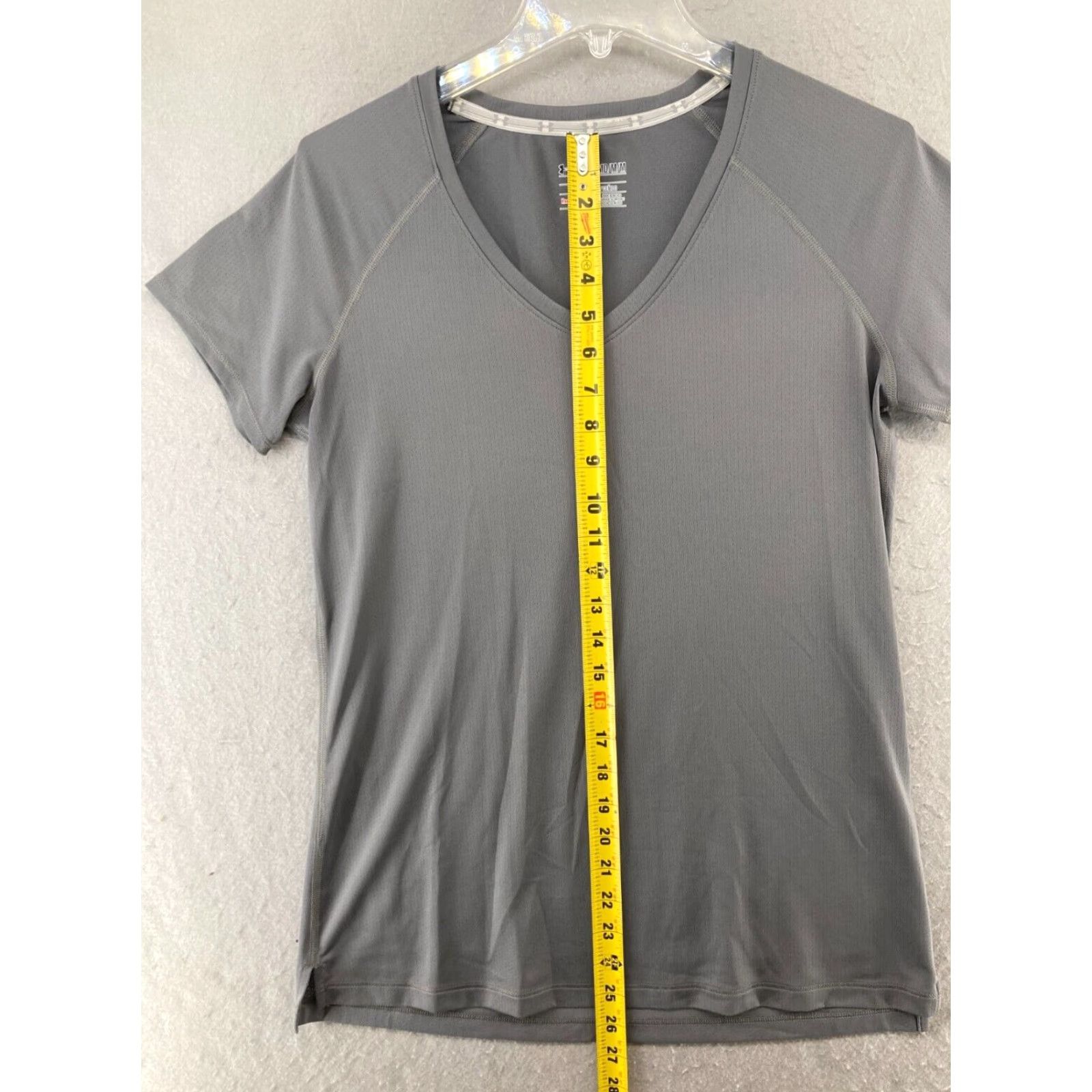 Under Armour Under Armour TShirt Womens Medium Gray HearGear Athletic V-Neck Short Sleeve Breathable Lightweight Moisture Wicking Size M / US 6-8 / IT 42-44 - 3 Thumbnail