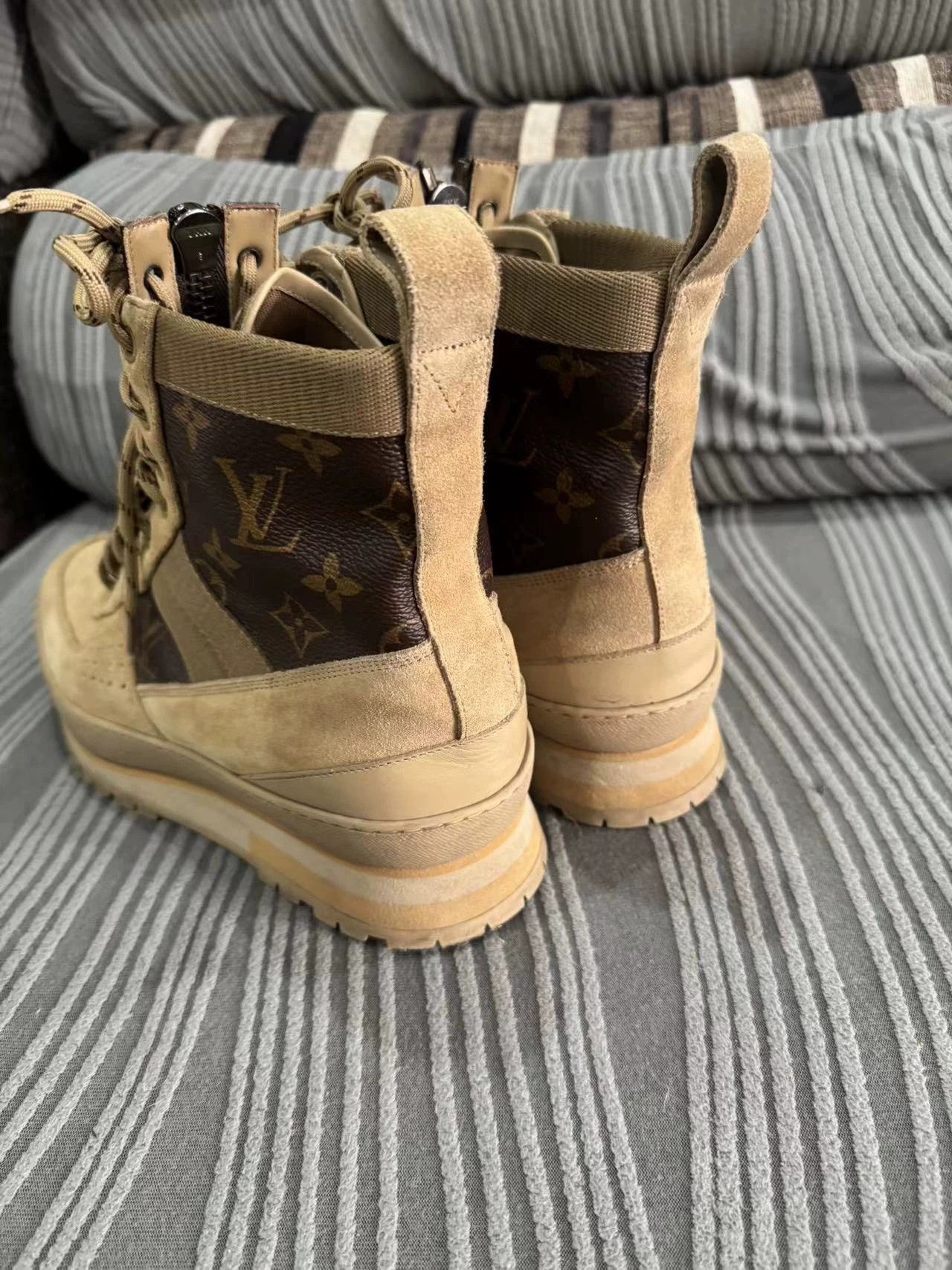 Louis Vuitton LV suede & leather hiking boots Worn twice Size 42 Size US 9 / EU 42 - 2 Thumbnail