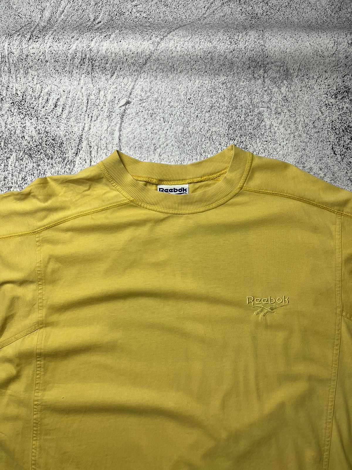 Reebok Vintage 90s Reebok Big Logo Casual Faded T-shirt Sport Style Size US XL / EU 56 / 4 - 6 Thumbnail