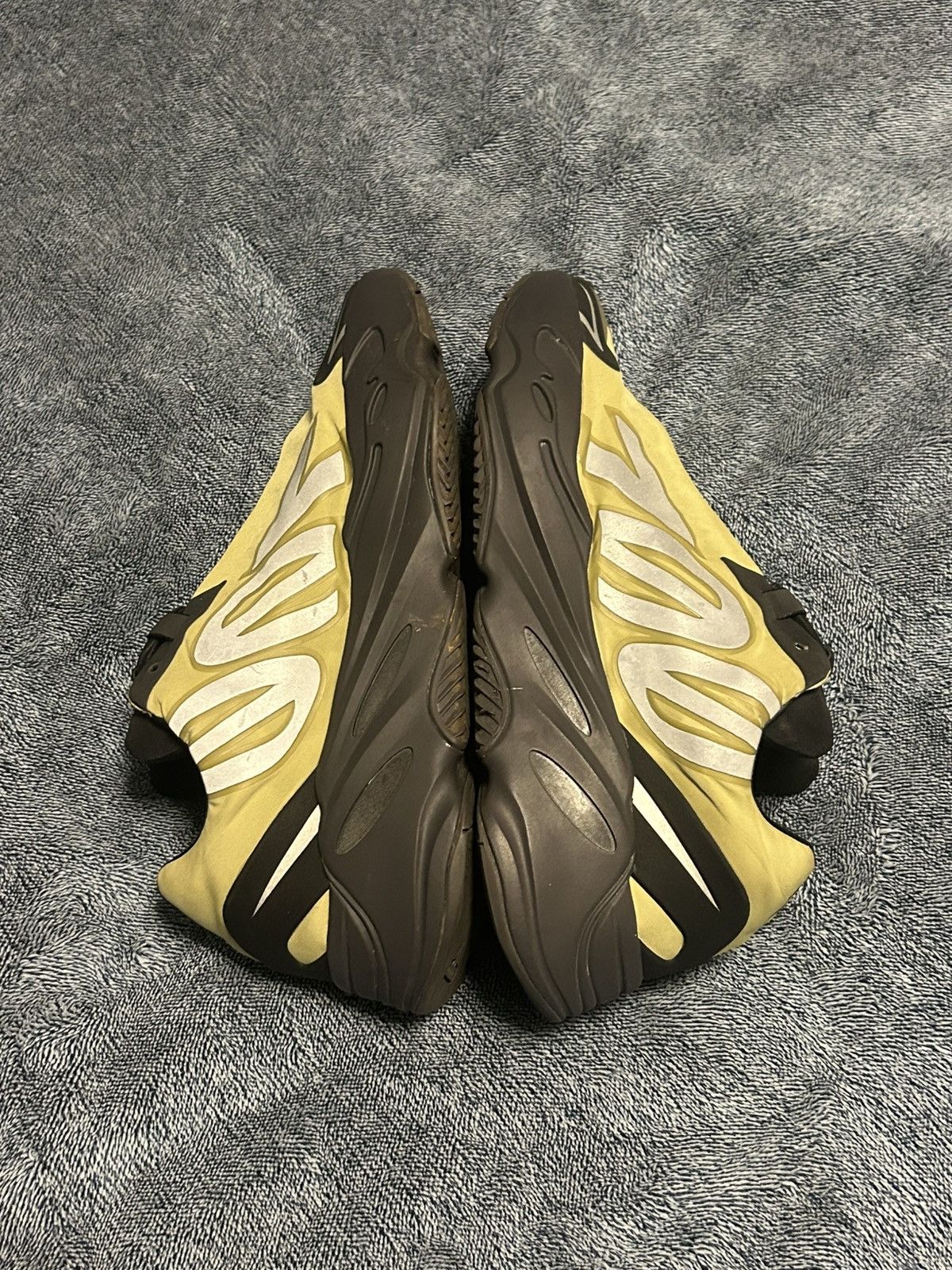 Yeezy Yeezy 700 mnvn resin 9/10 condition Size US 10.5 / EU 43-44 - 1 Thumbnail
